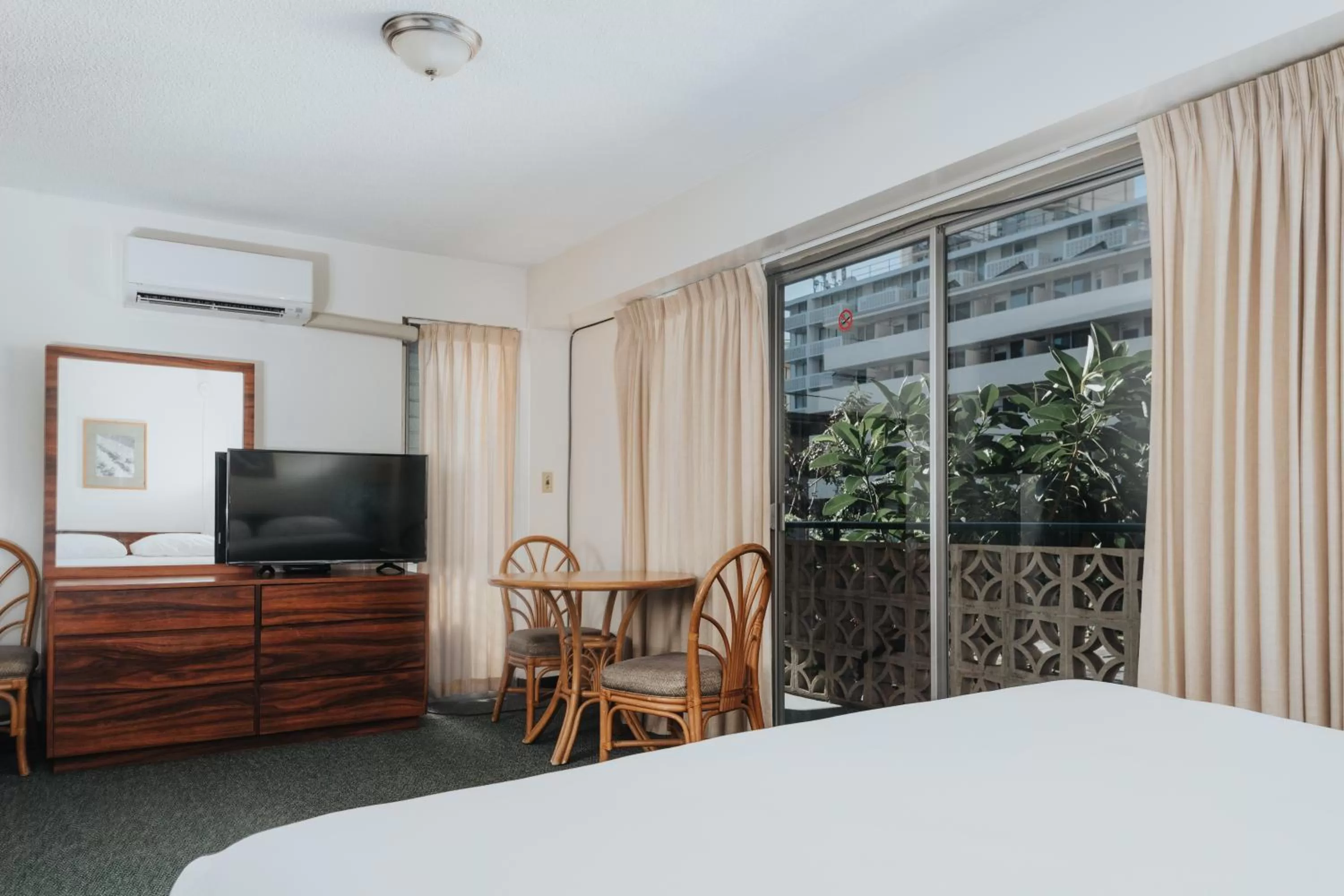 Bed in Royal Grove Waikiki