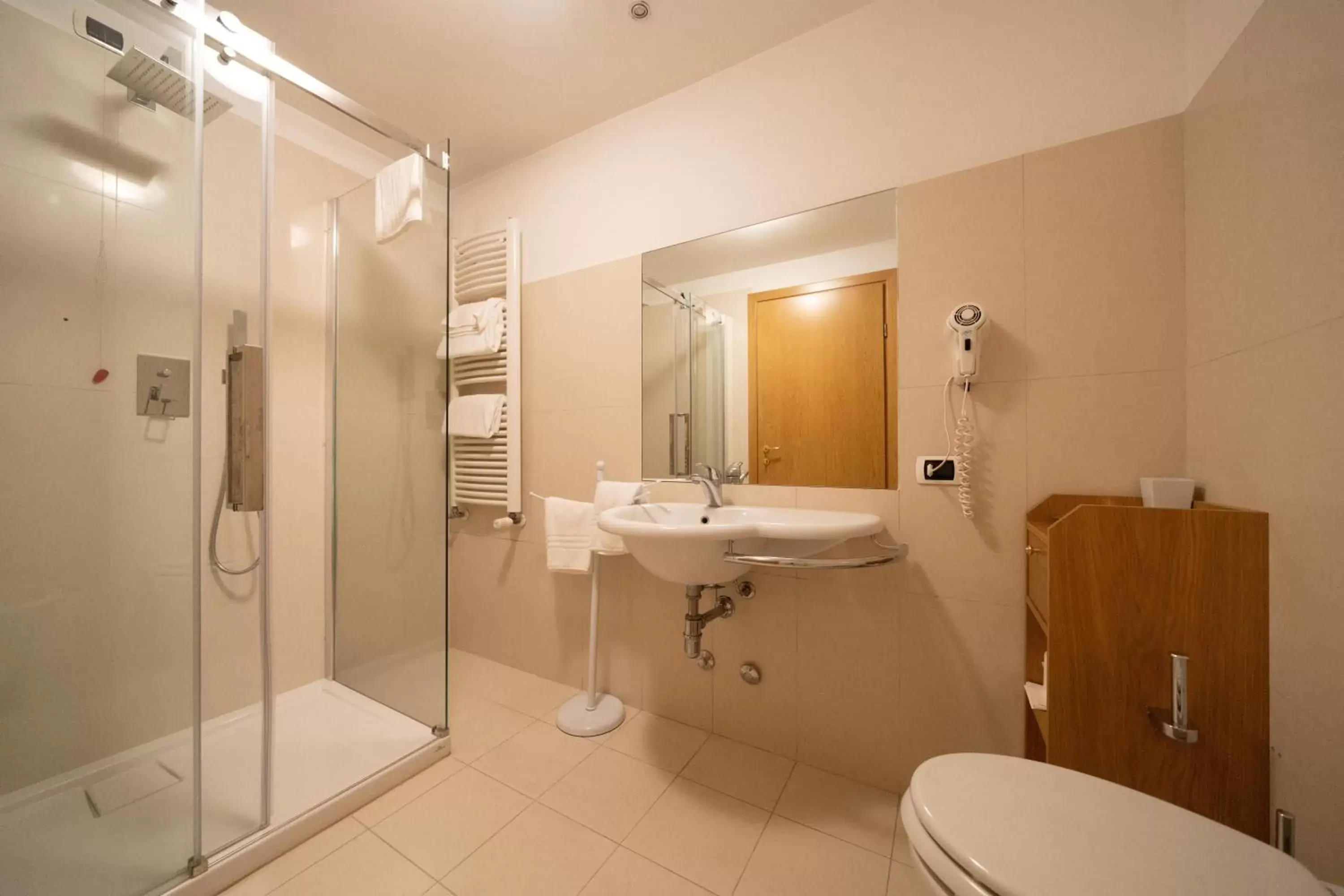 Shower, Bathroom in Hotel San Pancrazio