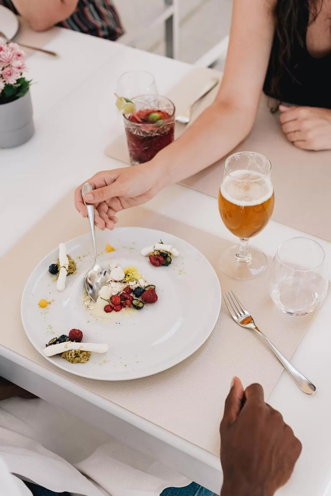 Restaurant/places to eat in M'AR De AR Aqueduto