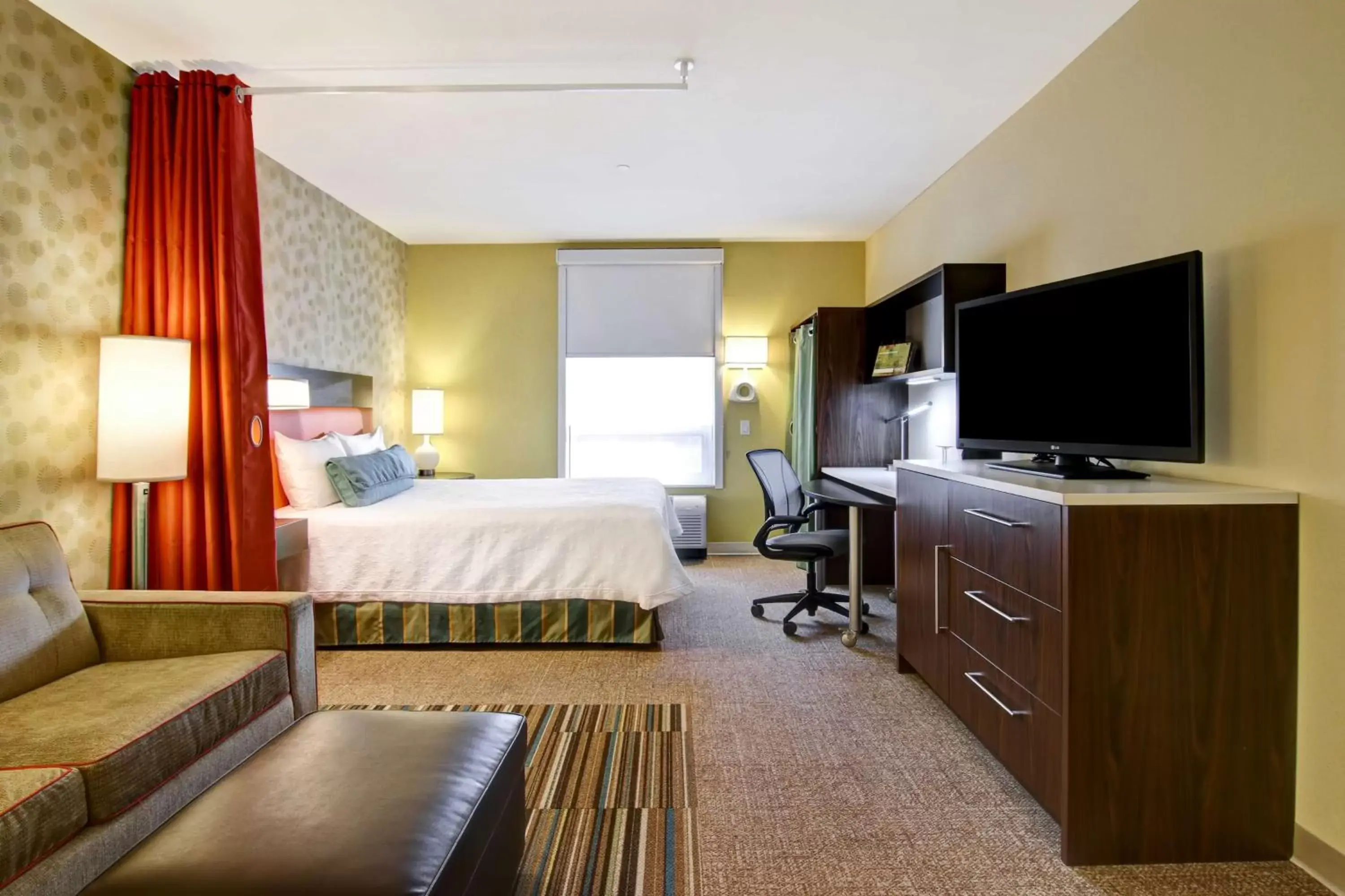 Bedroom, TV/Entertainment Center in Home2 Suites by Hilton West Edmonton