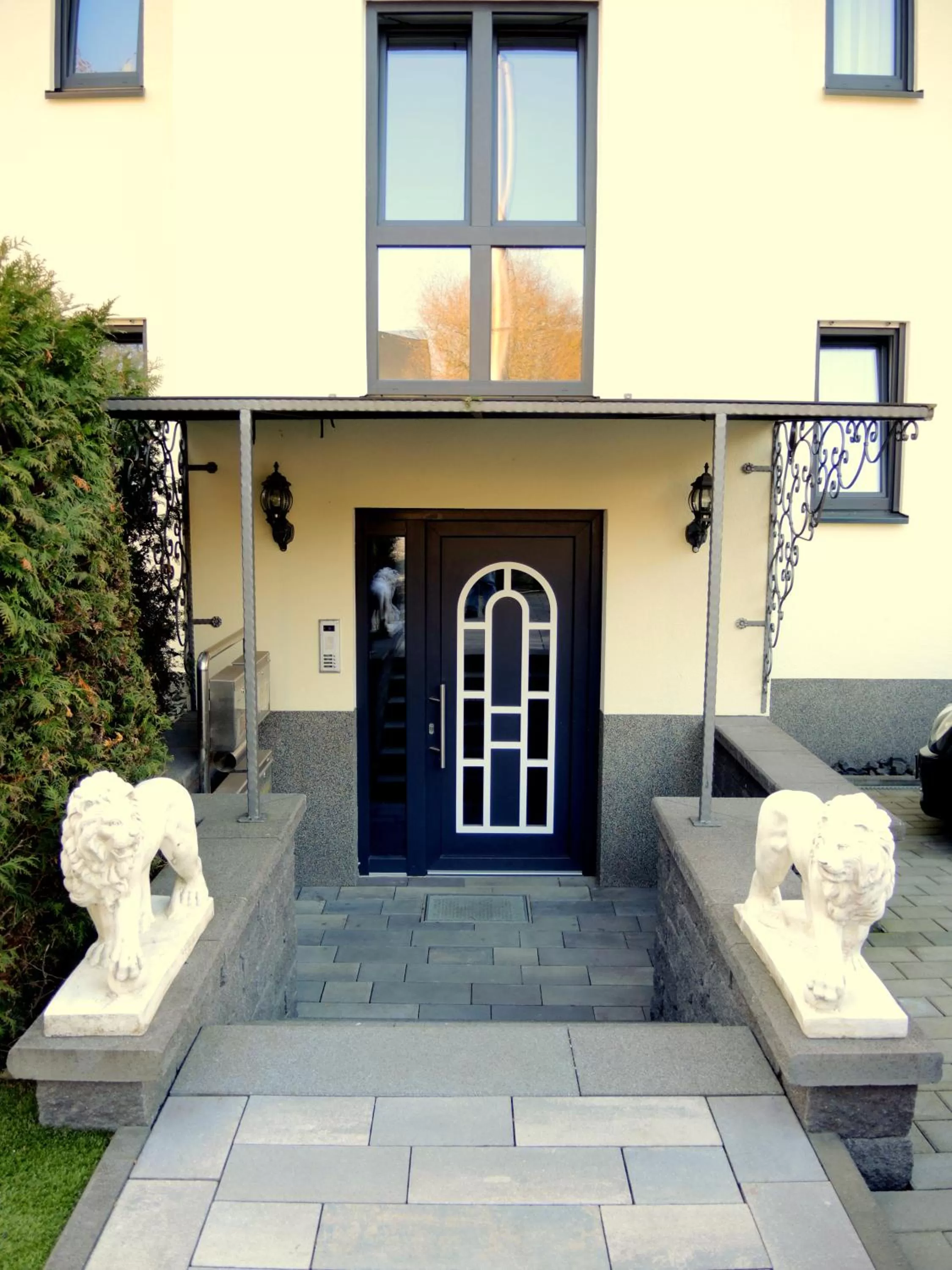Facade/entrance in Merkel Villa Apartamente