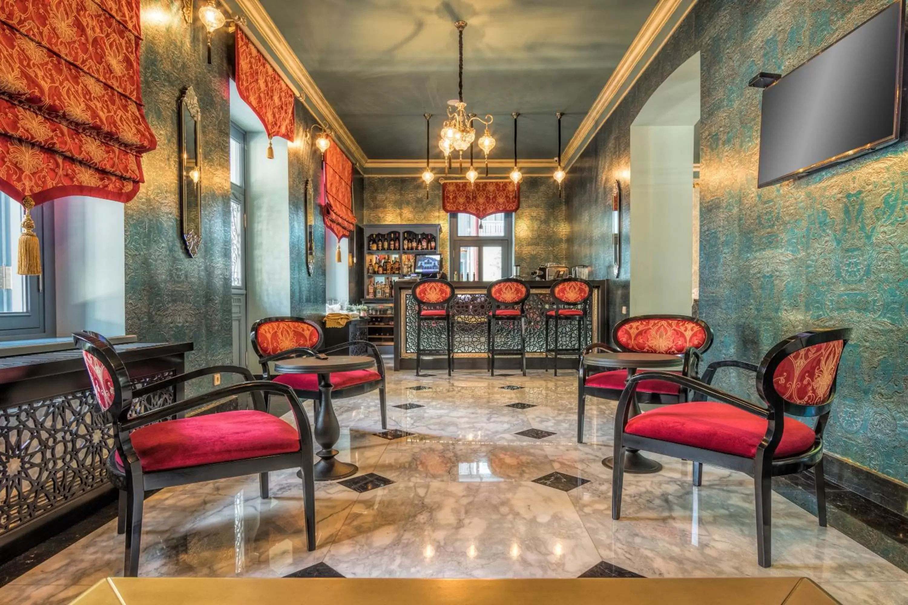 Lounge or bar, Lobby/Reception in Golden Tulip Borjomi