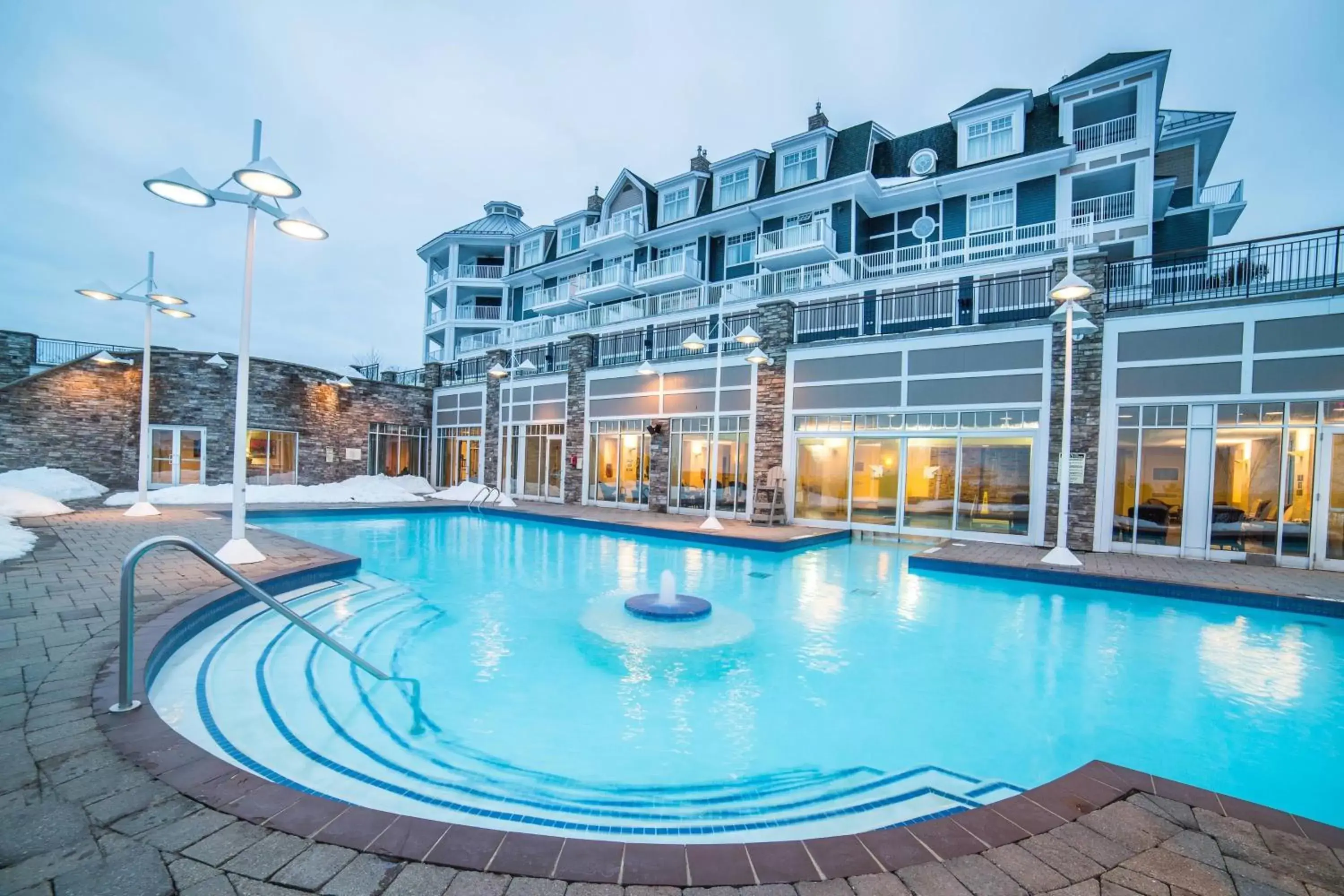 Swimming pool, Property Building in JW Marriott The Rosseau Muskoka Resort & Spa