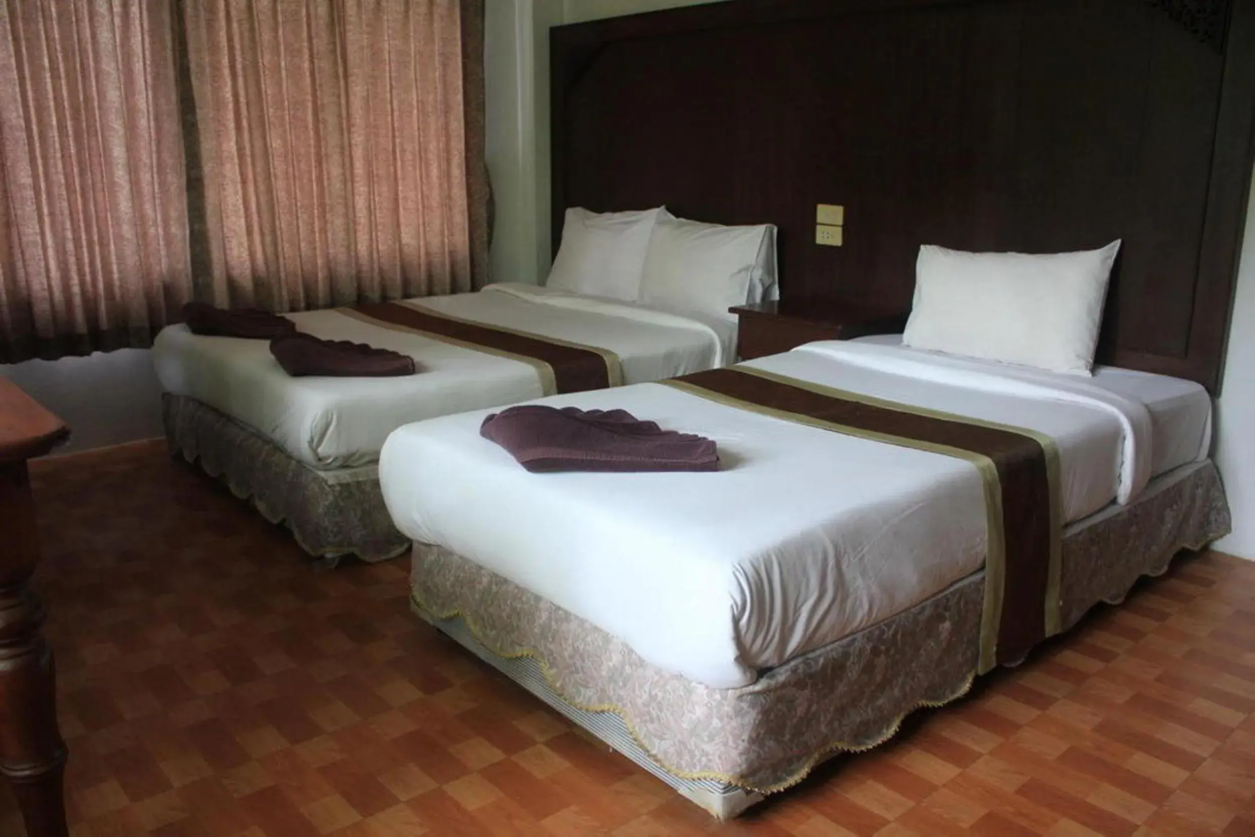 Photo of the whole room, Bed in Chaweng Noi Resort