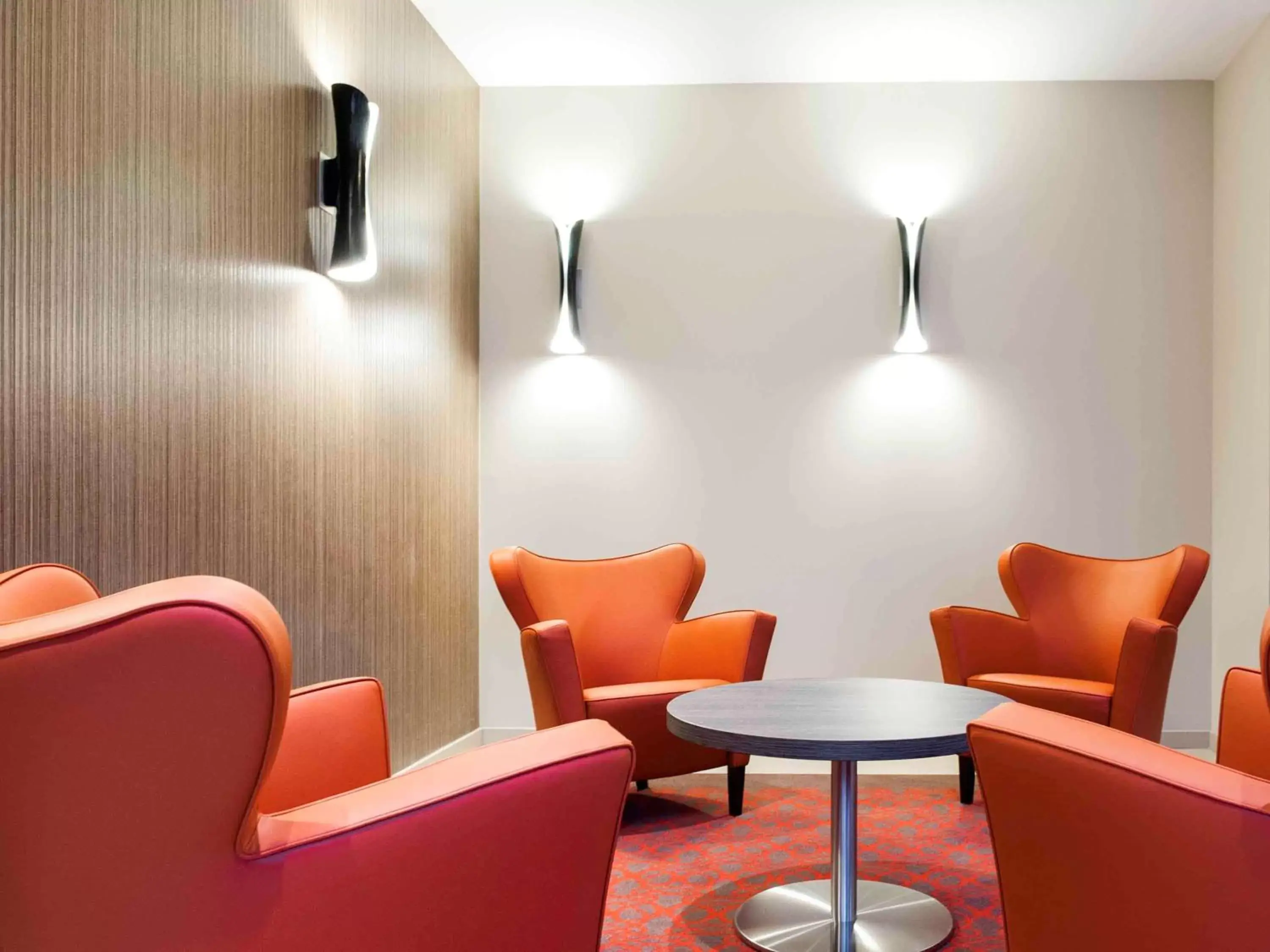 Property building, Seating Area in Mercure Hotel Brussels Centre Midi