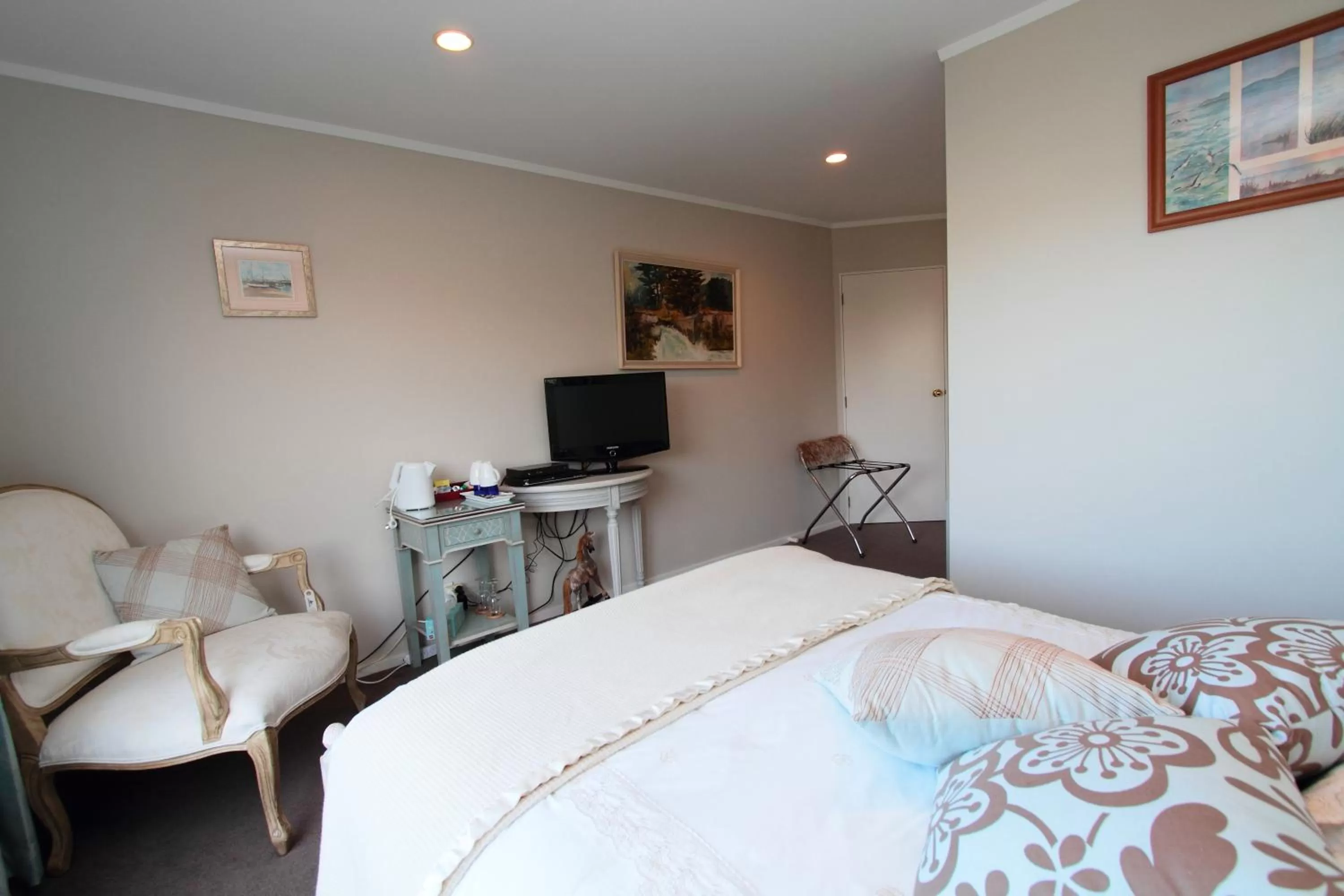 Bedroom, Bed in Pacific View Bed and Breakfast