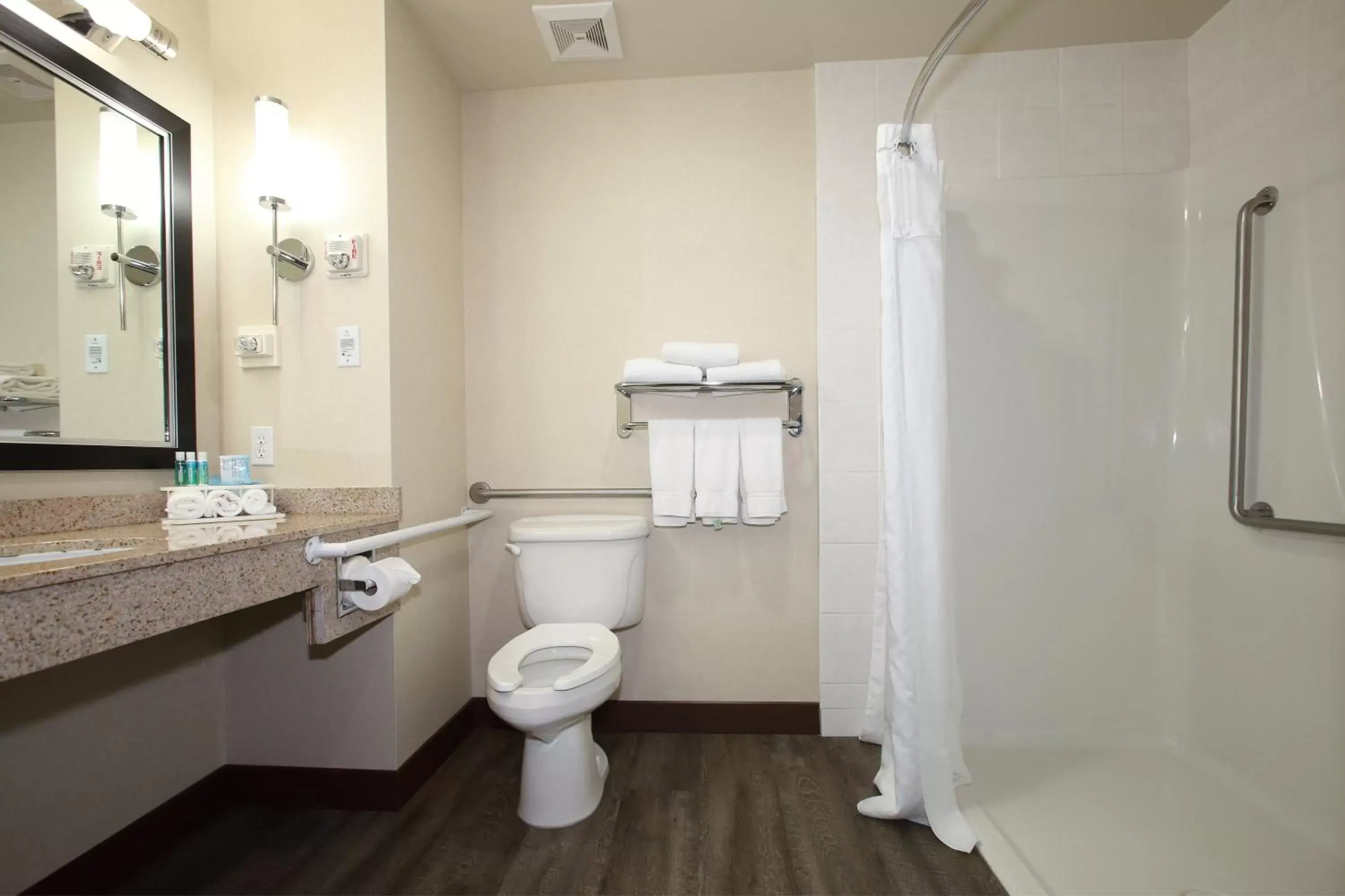 Photo of the whole room, Bathroom in Holiday Inn Express Hotel & Suites Vernon, an IHG Hotel
