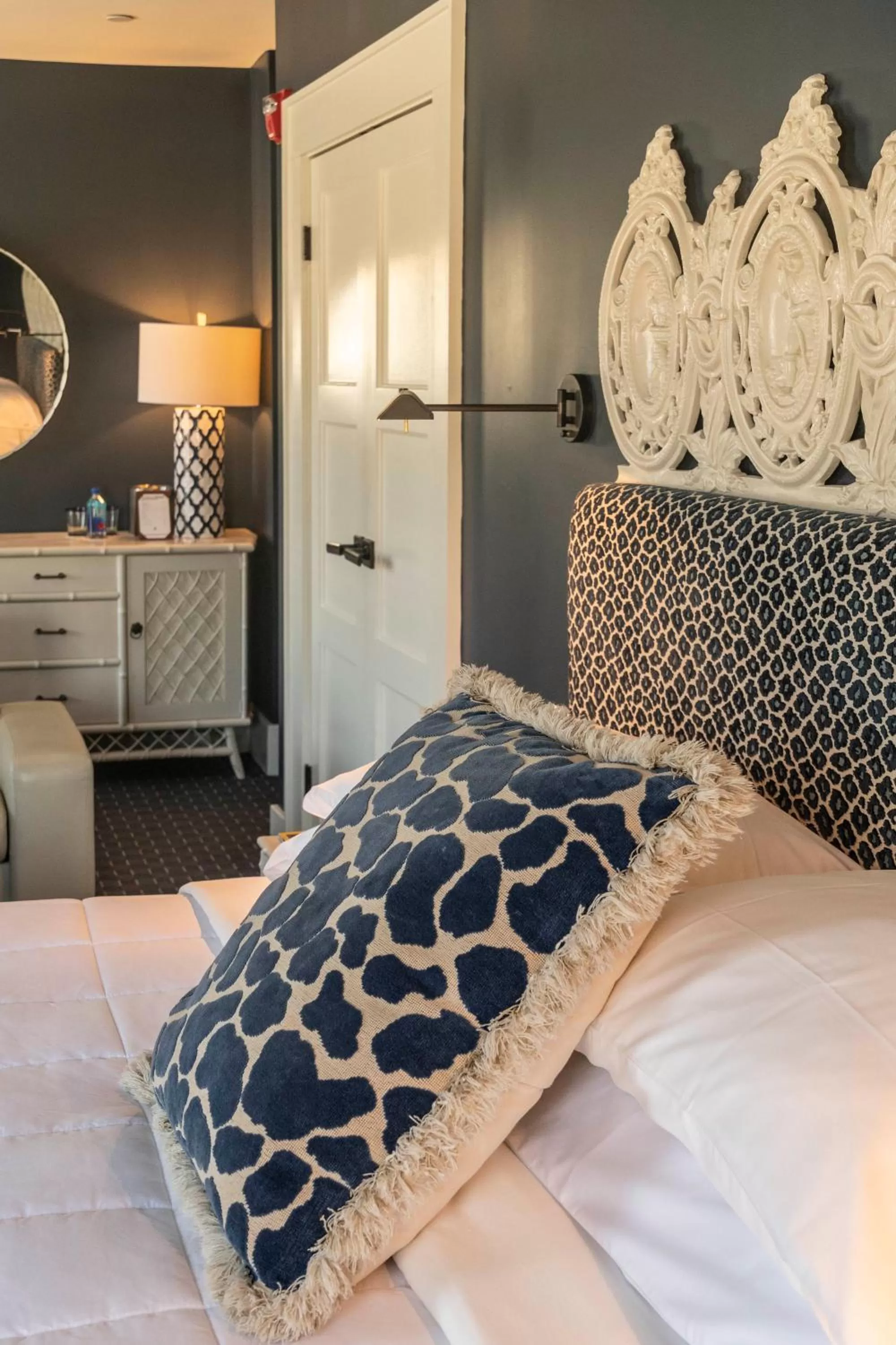 Bed in Hotel Broad Ripple