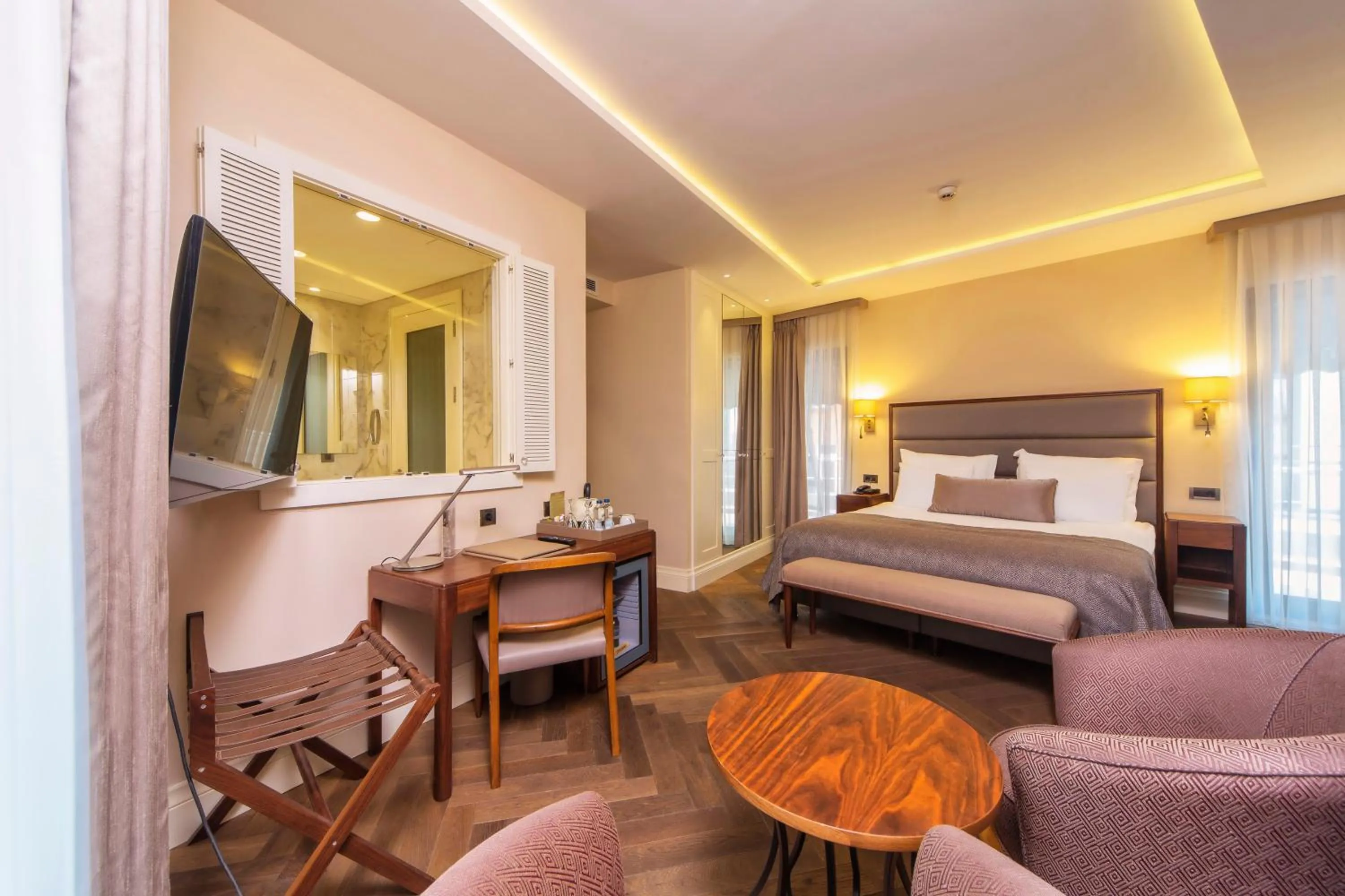 Shower, Bed in Hotel Morione & Spa Center