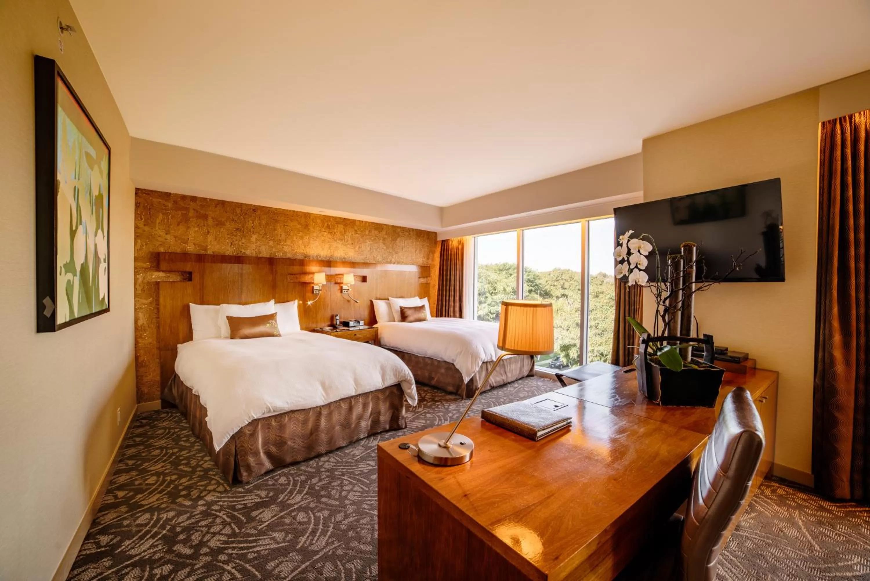 Bed in Miyako Hybrid Hotel Torrance