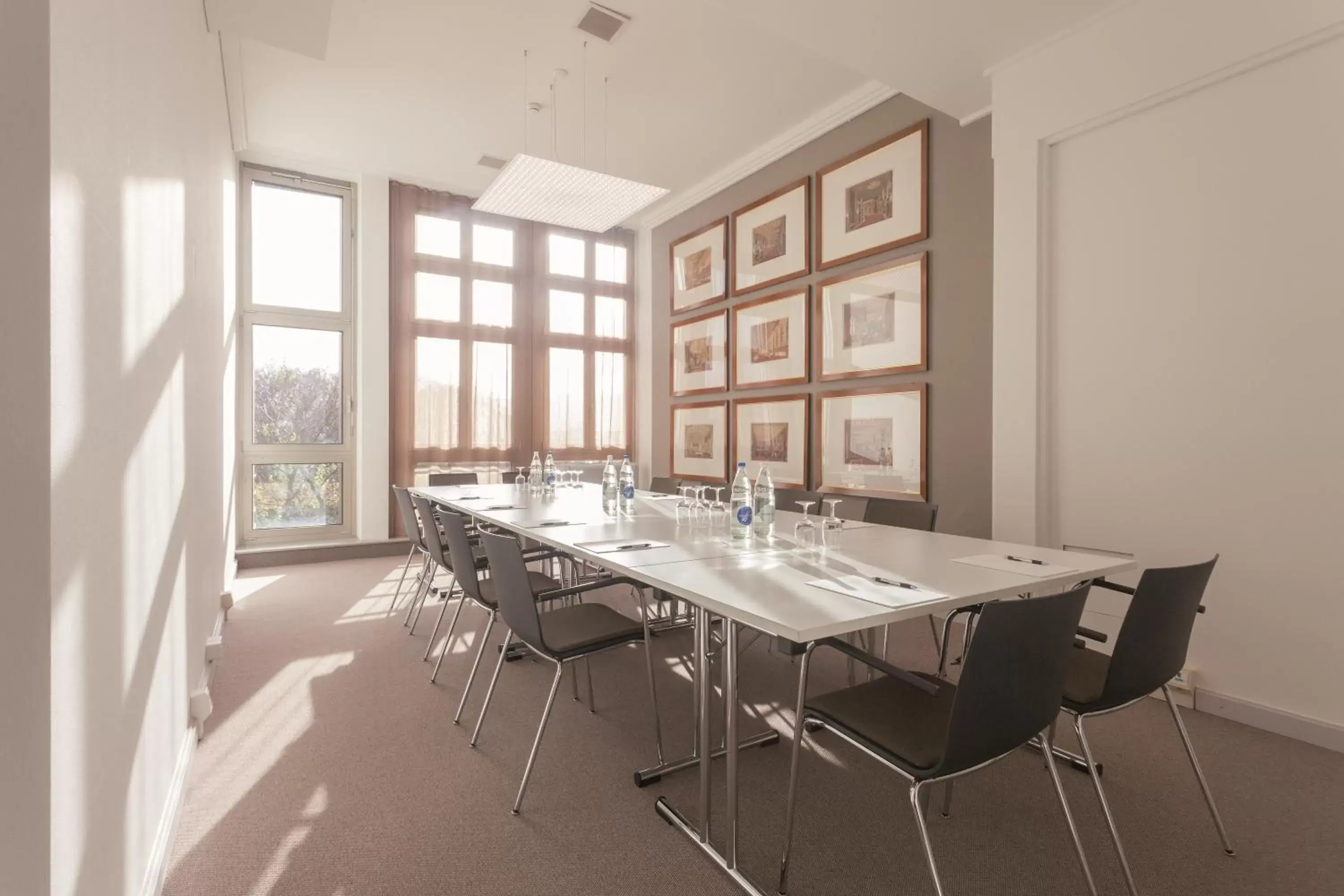 Meeting/conference room in EMA House Hotel Suites