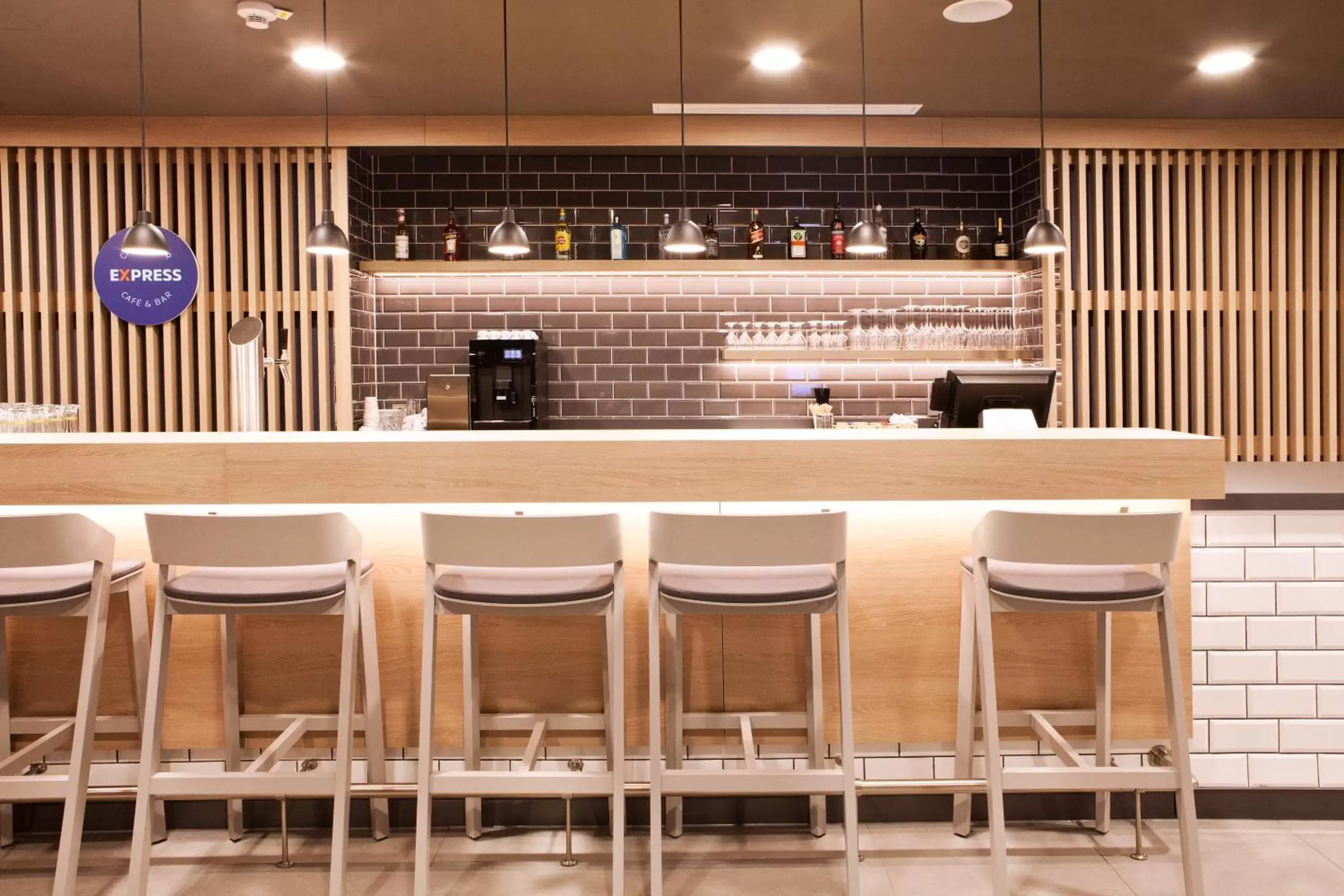 Lounge or bar in Holiday Inn Express - Offenburg by IHG Lounge or bar in Holiday Inn Express - Offenburg by IHG