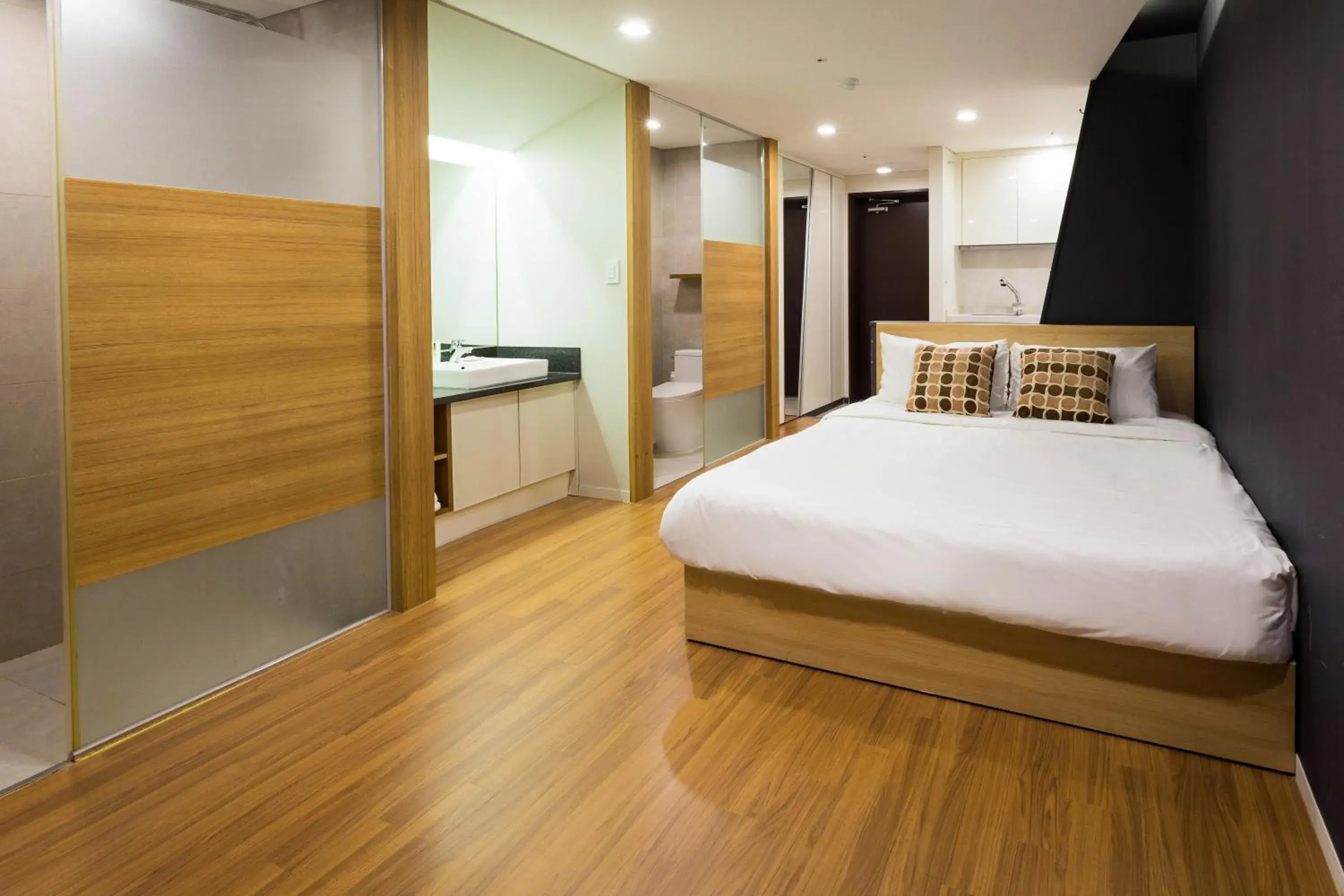 Deluxe Double Room in Vistacay Hotel World Cup