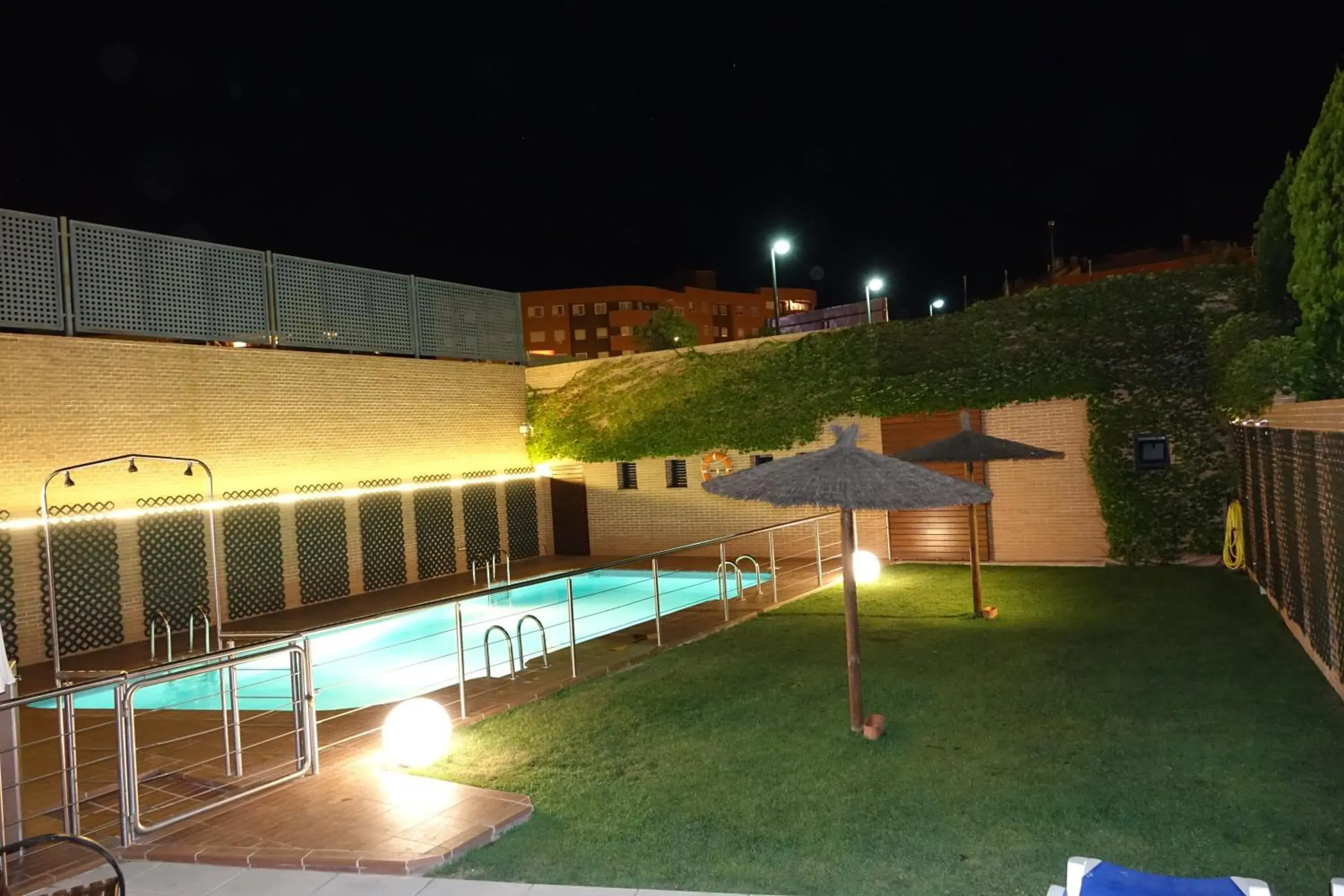 Day, Swimming Pool in Hotel Reston Valdemoro