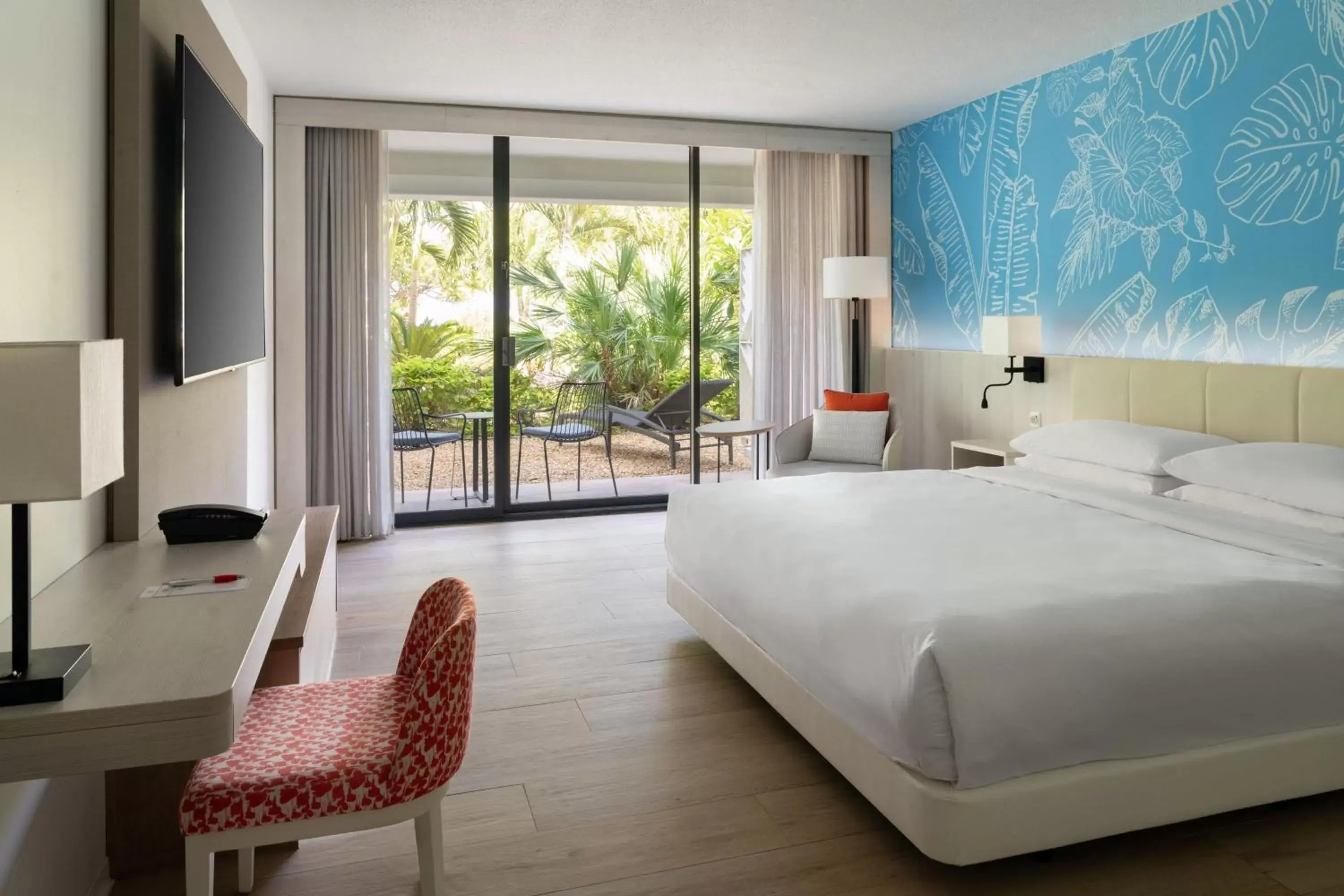 Photo of the whole room, Bed in Curaçao Marriott Beach Resort