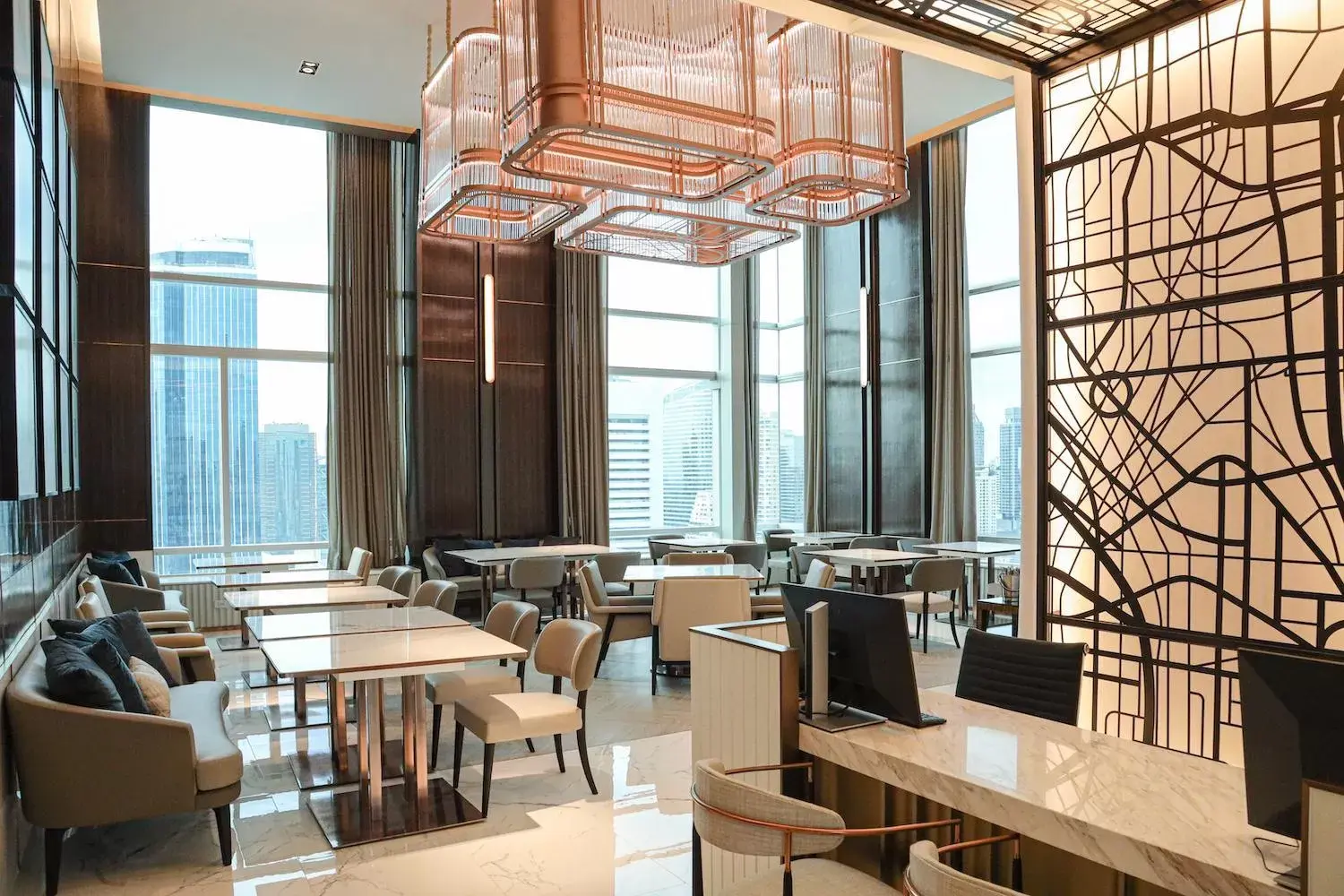 Lounge or bar, Restaurant/Places to Eat in Le Meridien Bangkok