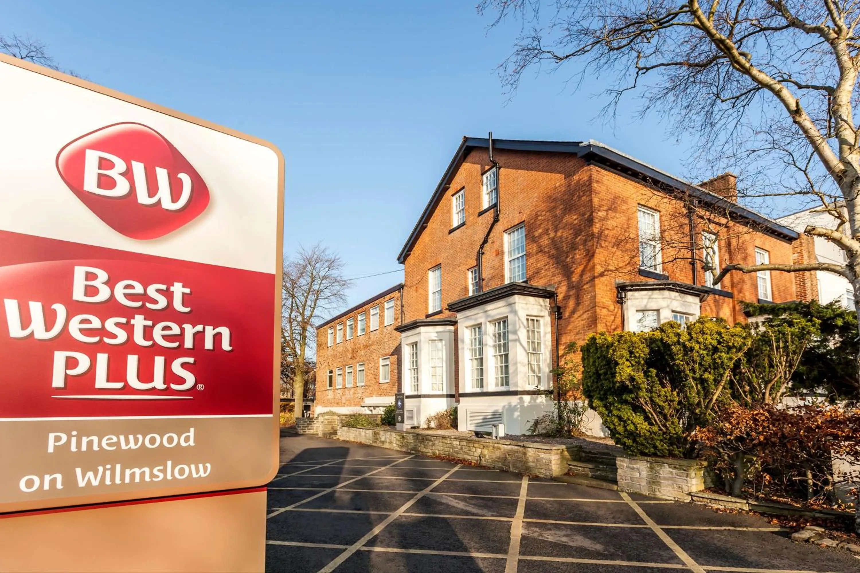 Property building in Best Western Plus Pinewood Manchester Airport-Wilmslow Hotel