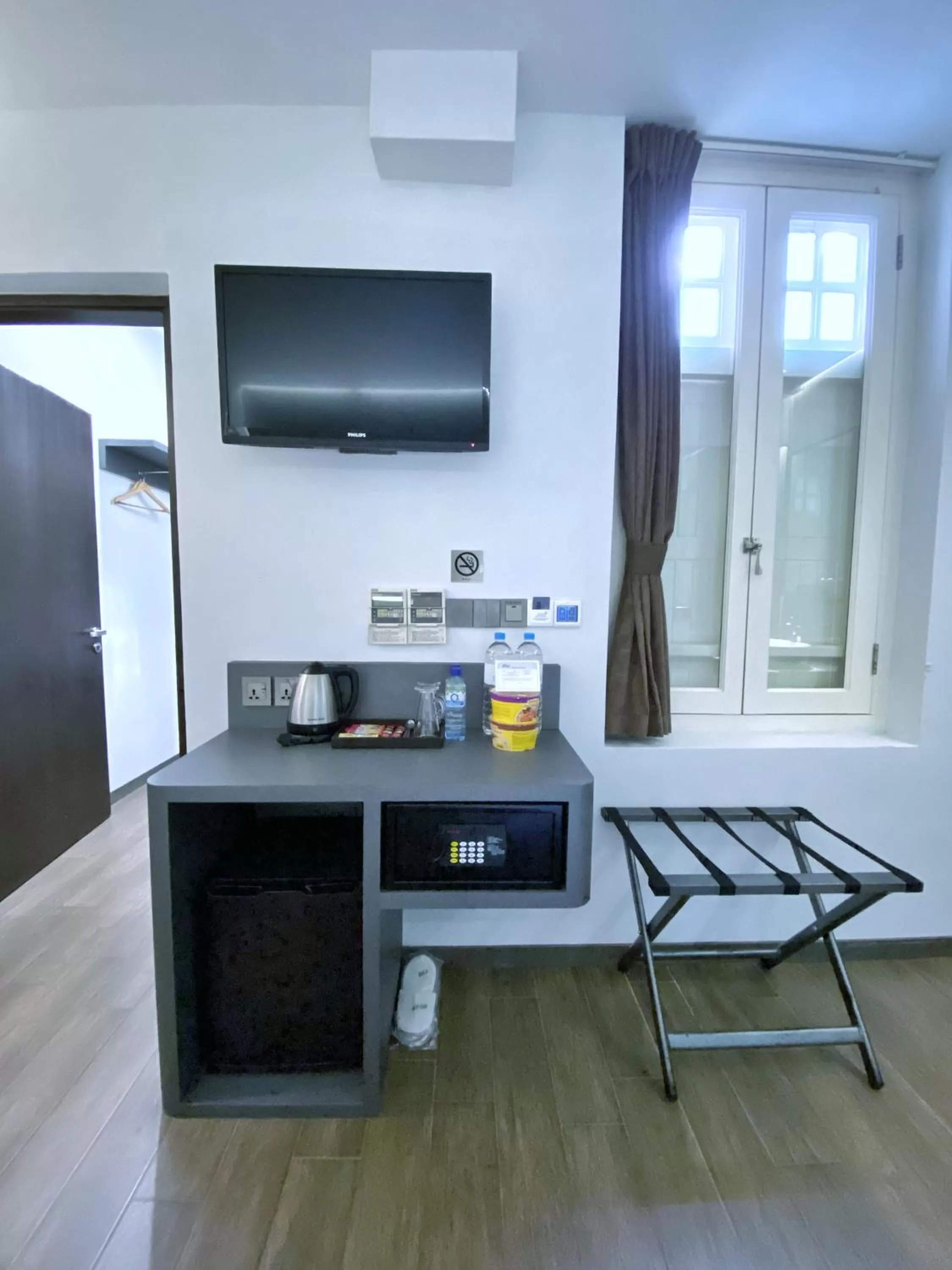 TV and multimedia in Bliss Hotel Singapore