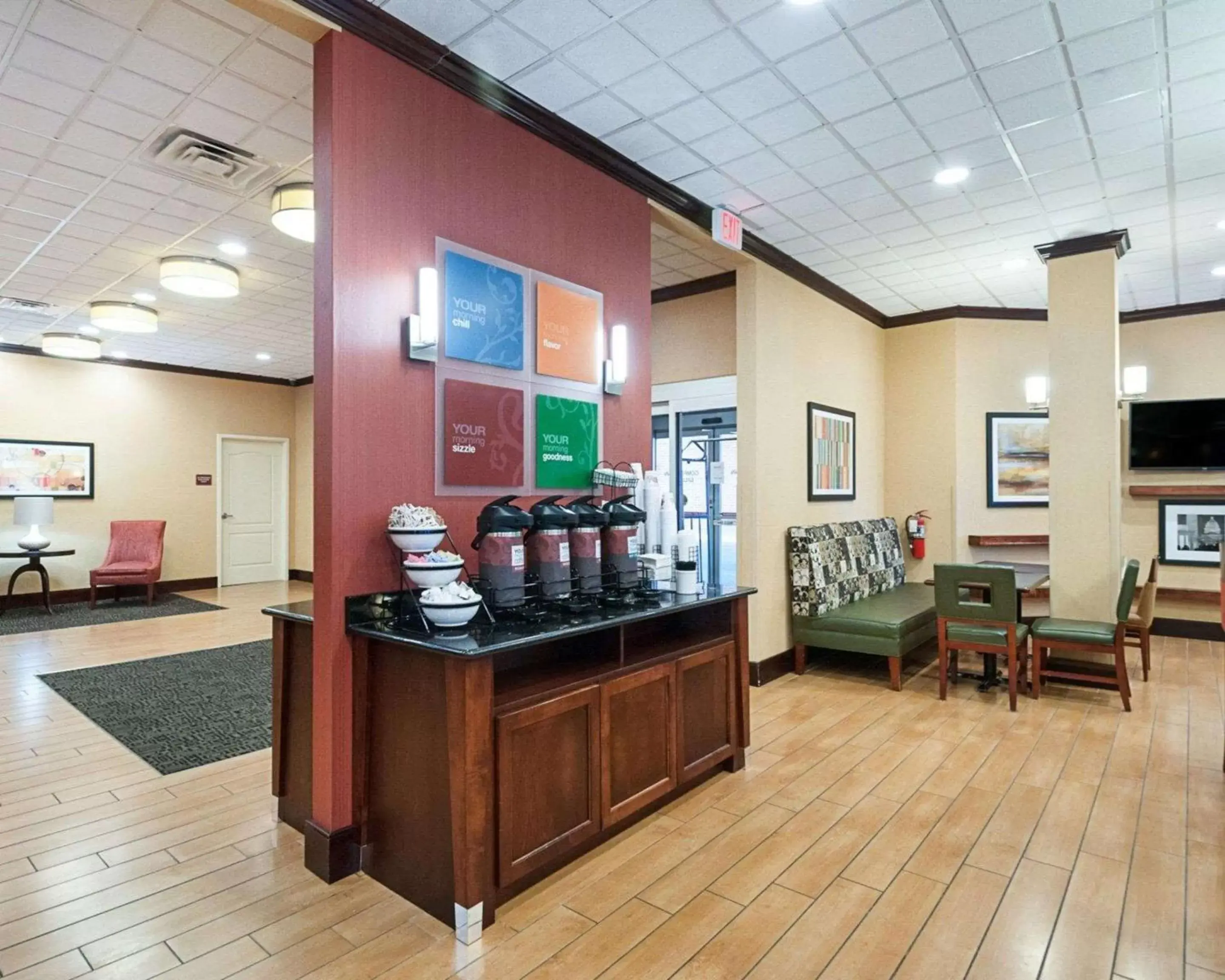 Lobby or reception, Restaurant/Places to Eat in Comfort Inn Ballston