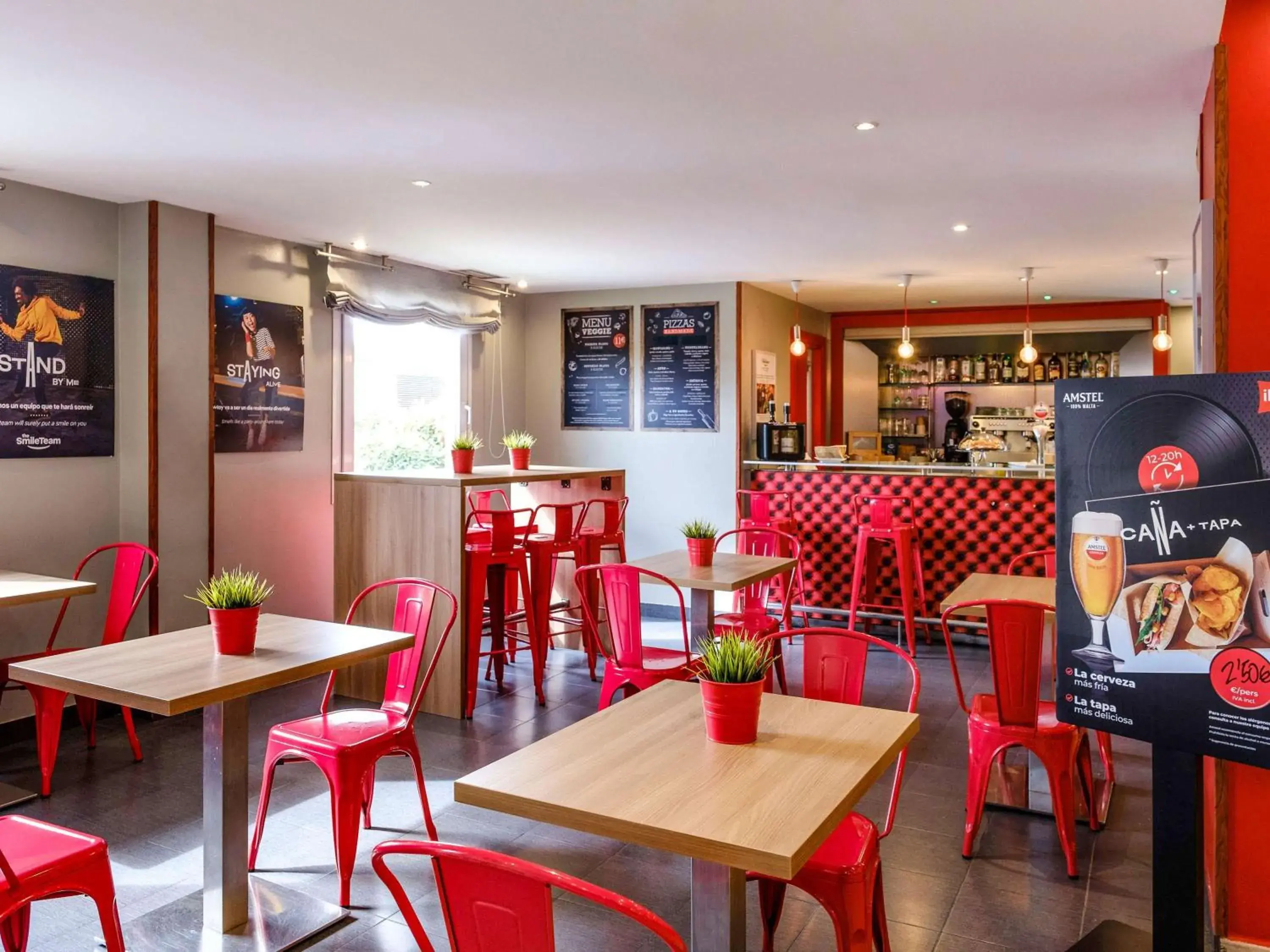 Lounge or bar, Restaurant/Places to Eat in Ibis Madrid Alcorcon Tresaguas