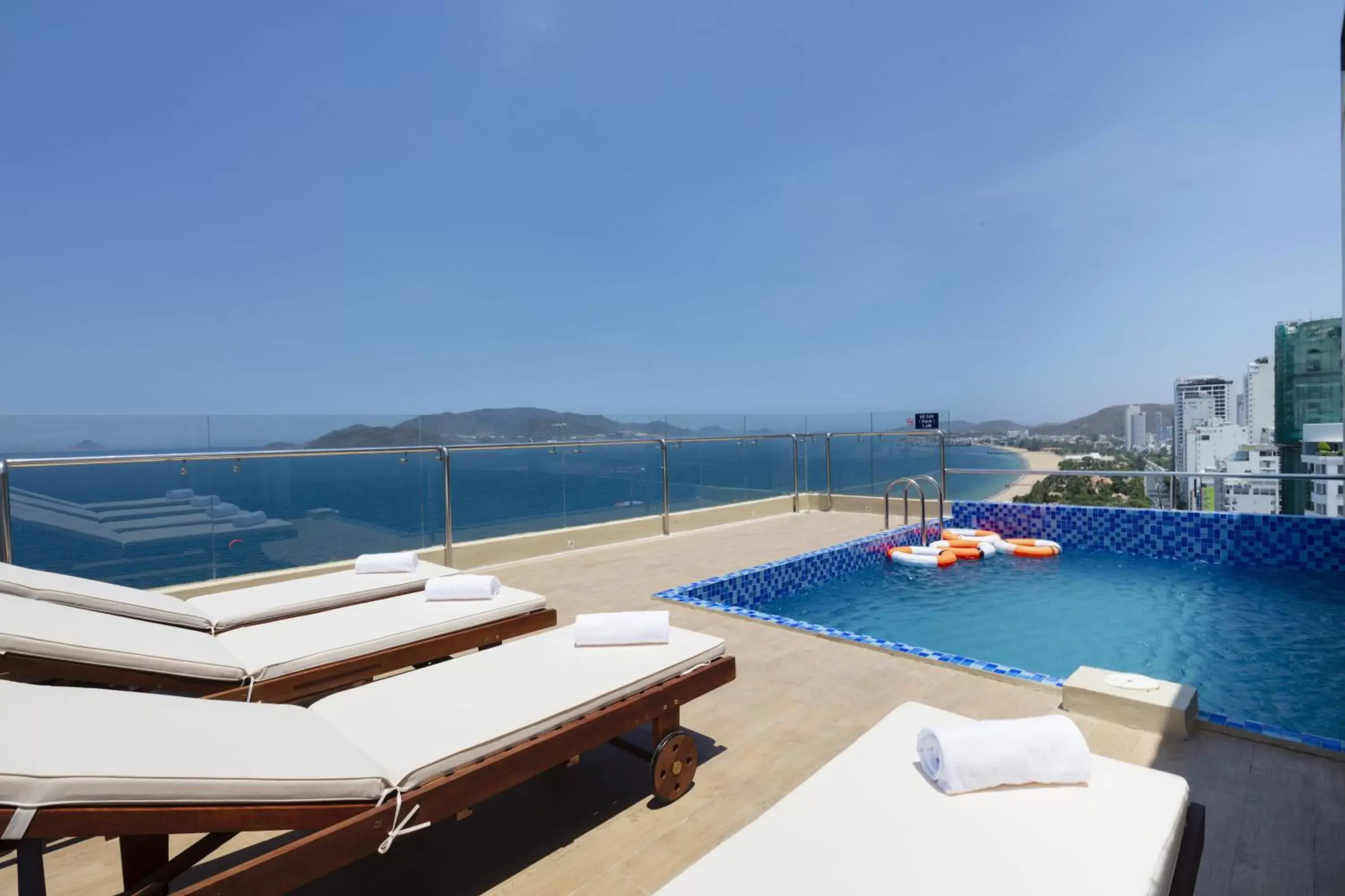 Pool view, Swimming Pool in Glory Nha Trang Hotel