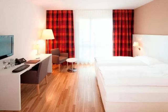 Day, Bed in Hotel Arcade