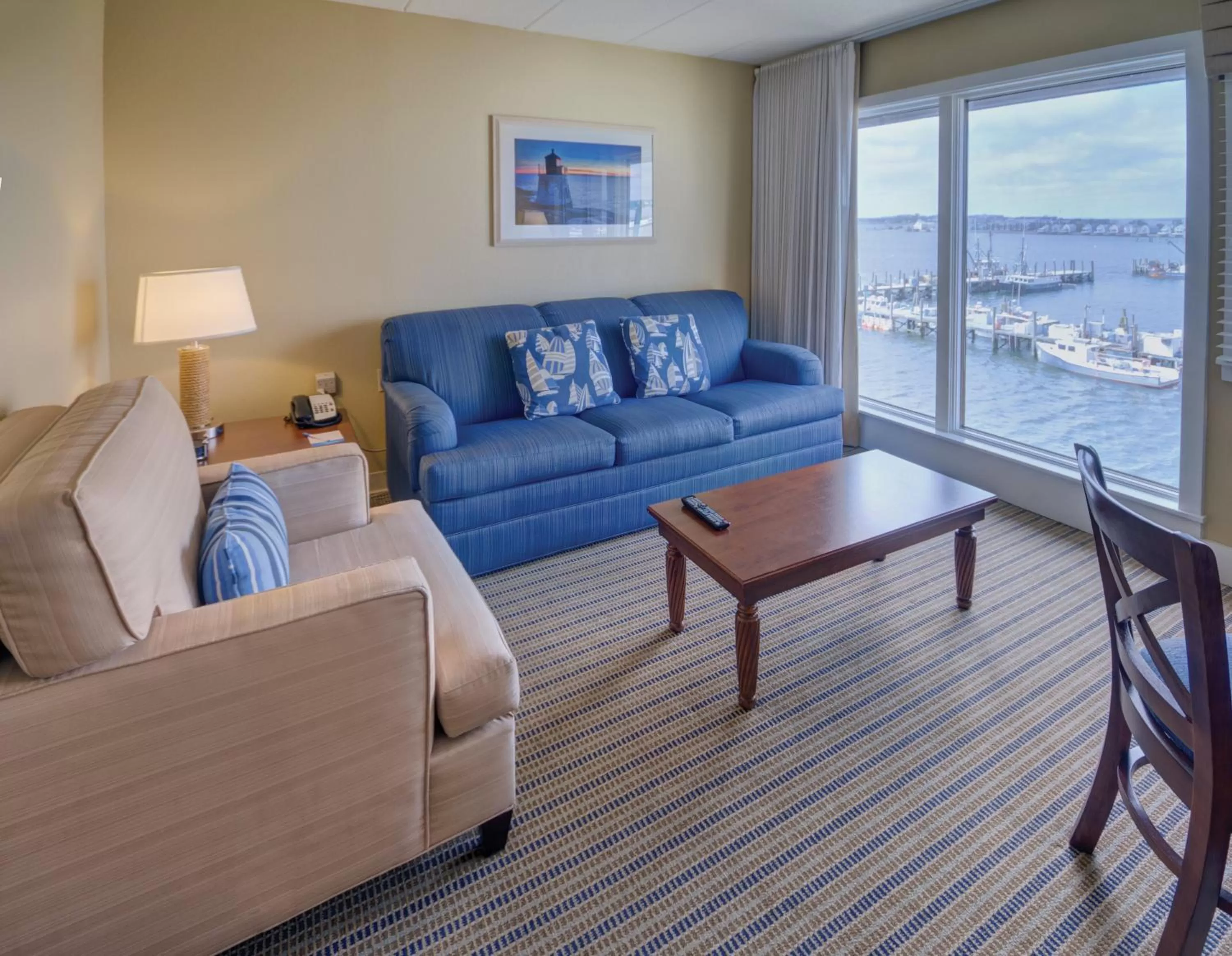 Living room in Club Wyndham Inn on Long Wharf