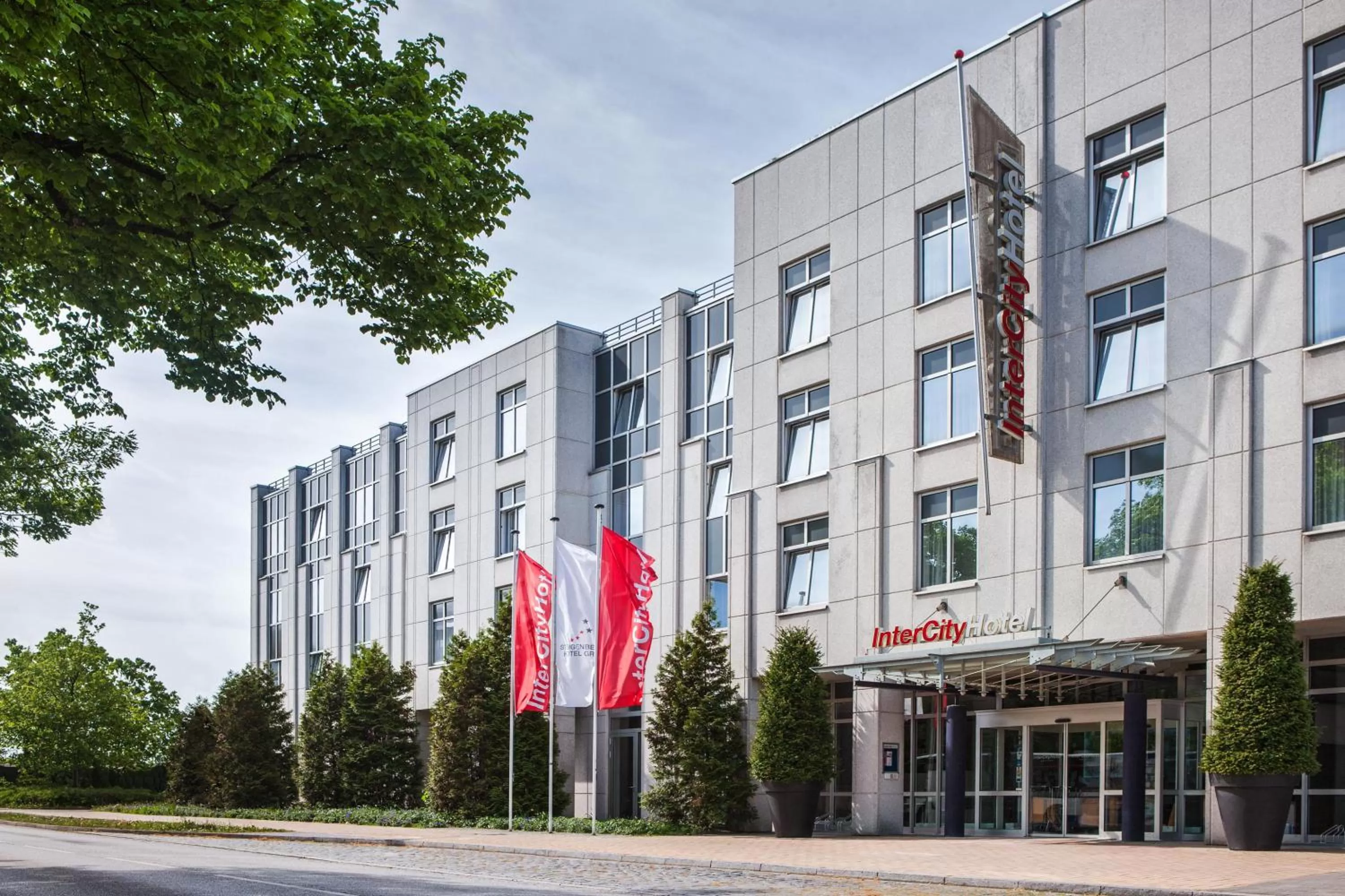 Facade/entrance in IntercityHotel Rostock