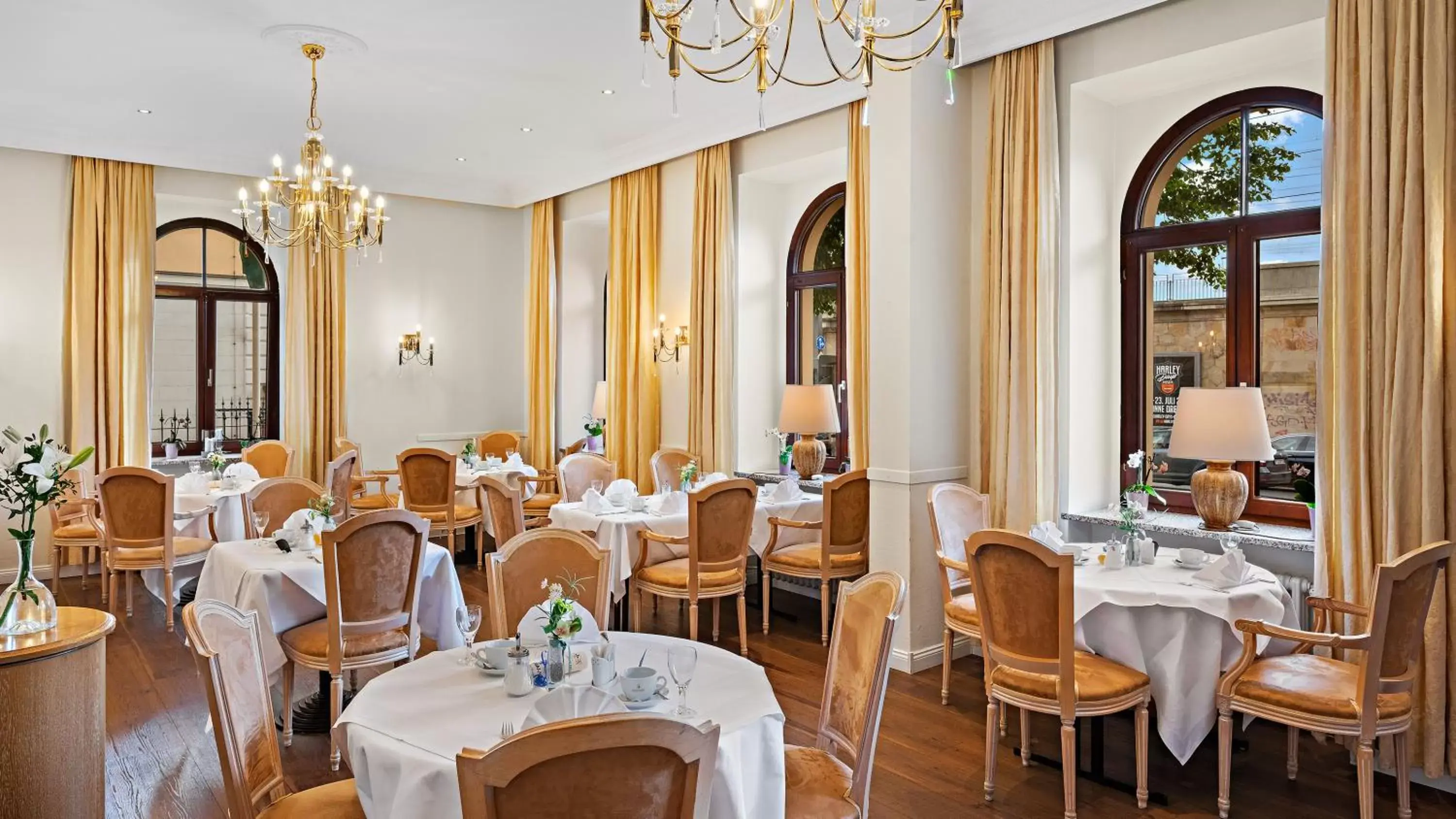 Breakfast, Restaurant/Places to Eat in Hotel Bayerischer Hof Dresden