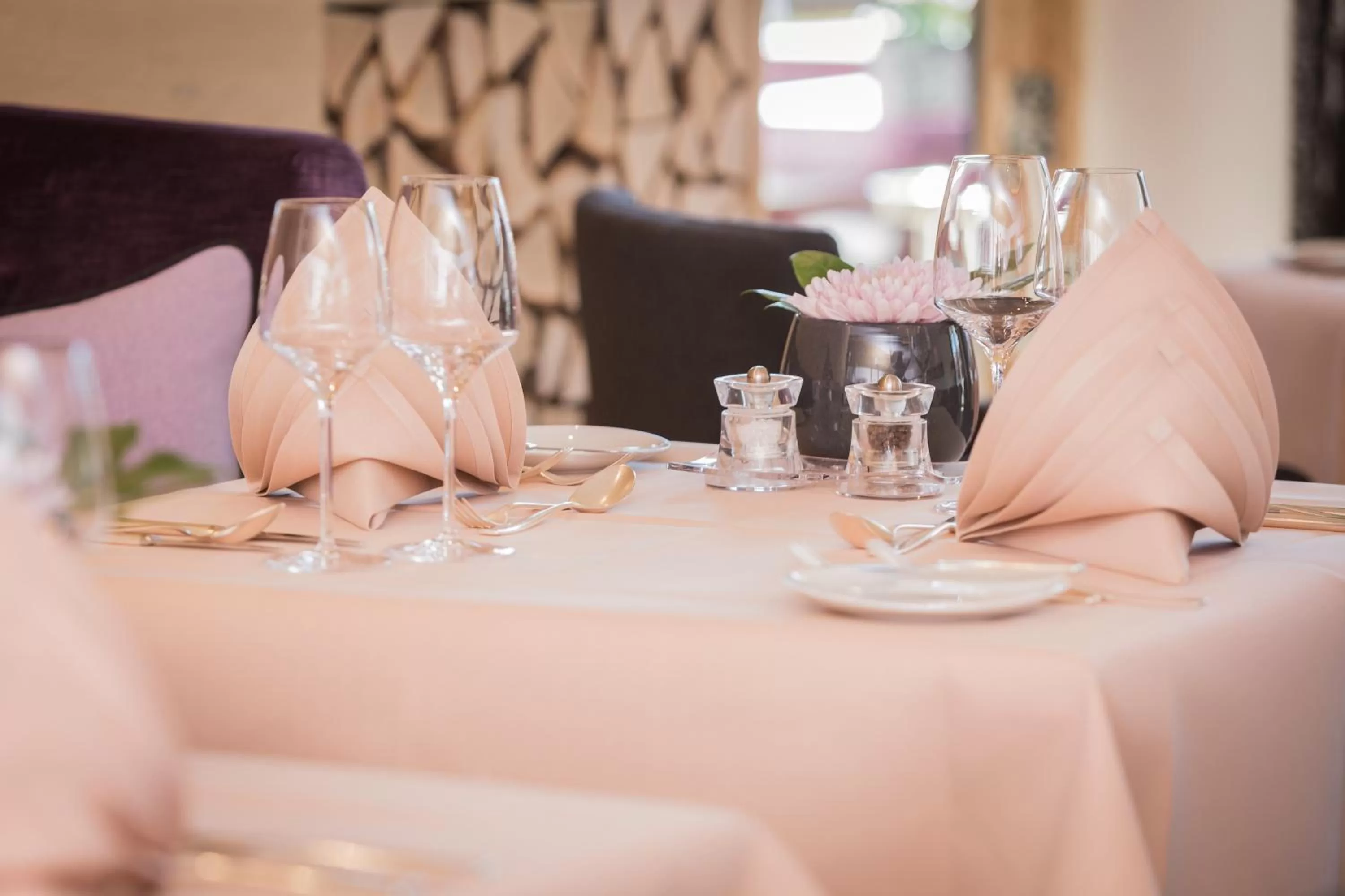 Restaurant/places to eat in Hotel Exquisit