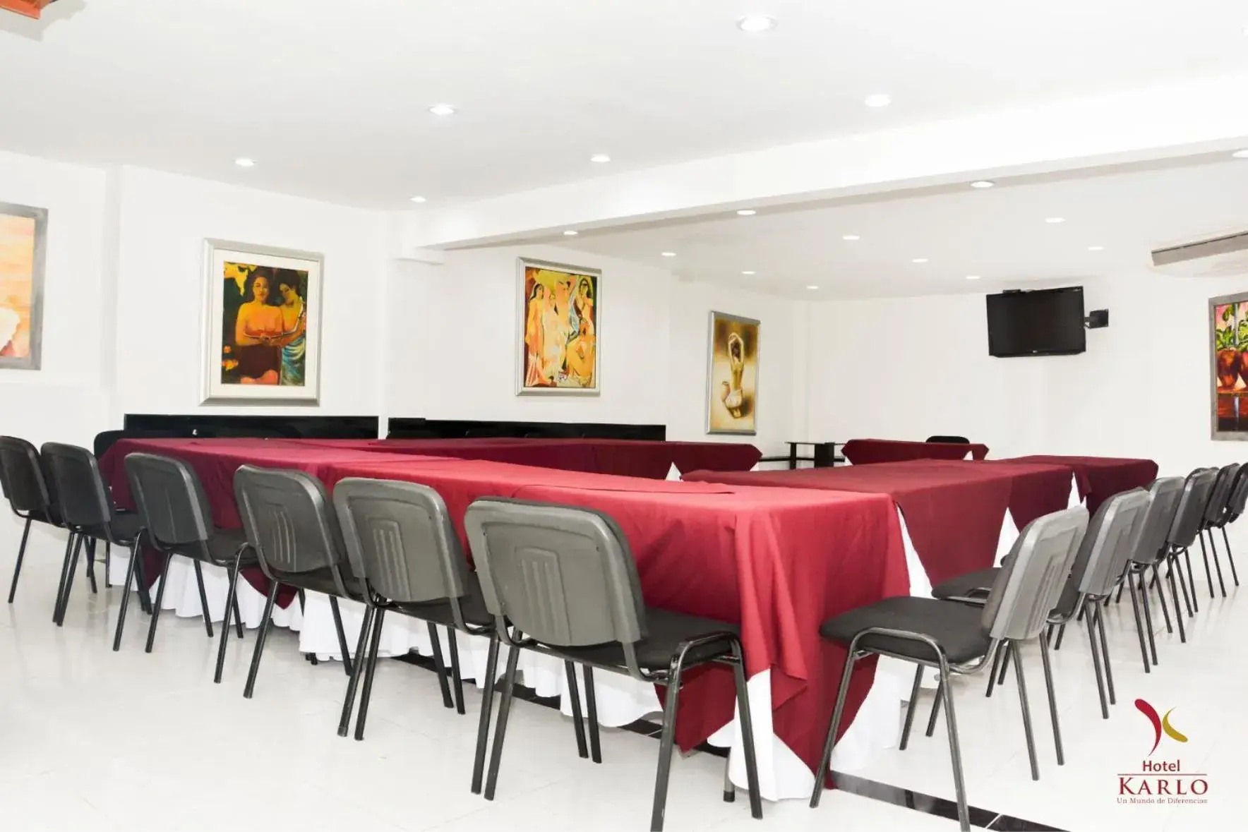 Business facilities in Hotel Karlo