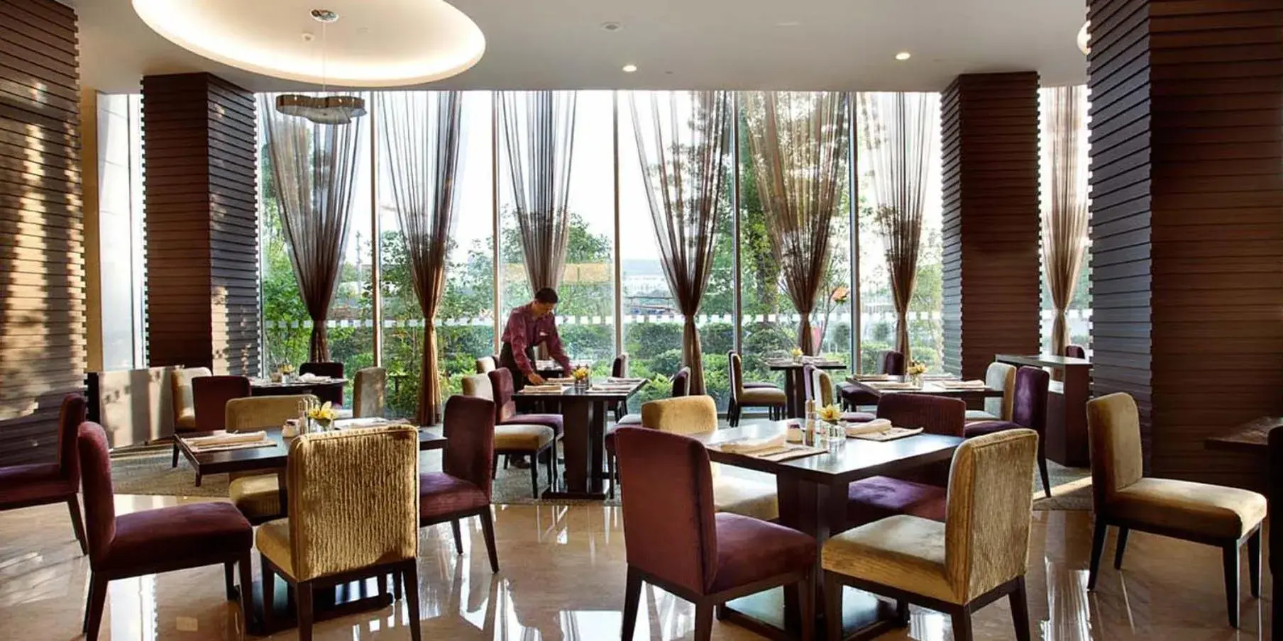 Restaurant/Places to Eat in Crowne Plaza Shanghai Xiayang Lake, an IHG Hotel
