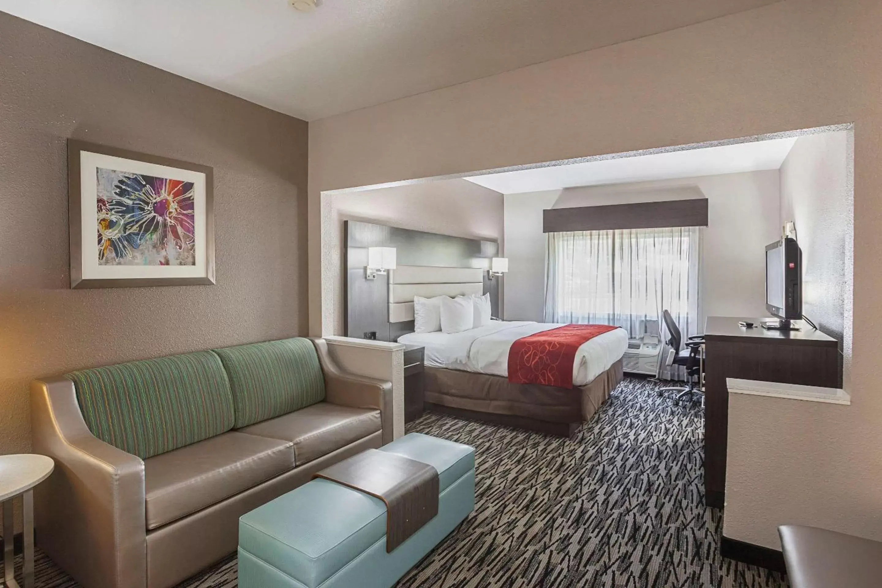 Photo of the whole room in Comfort Suites Lewisville