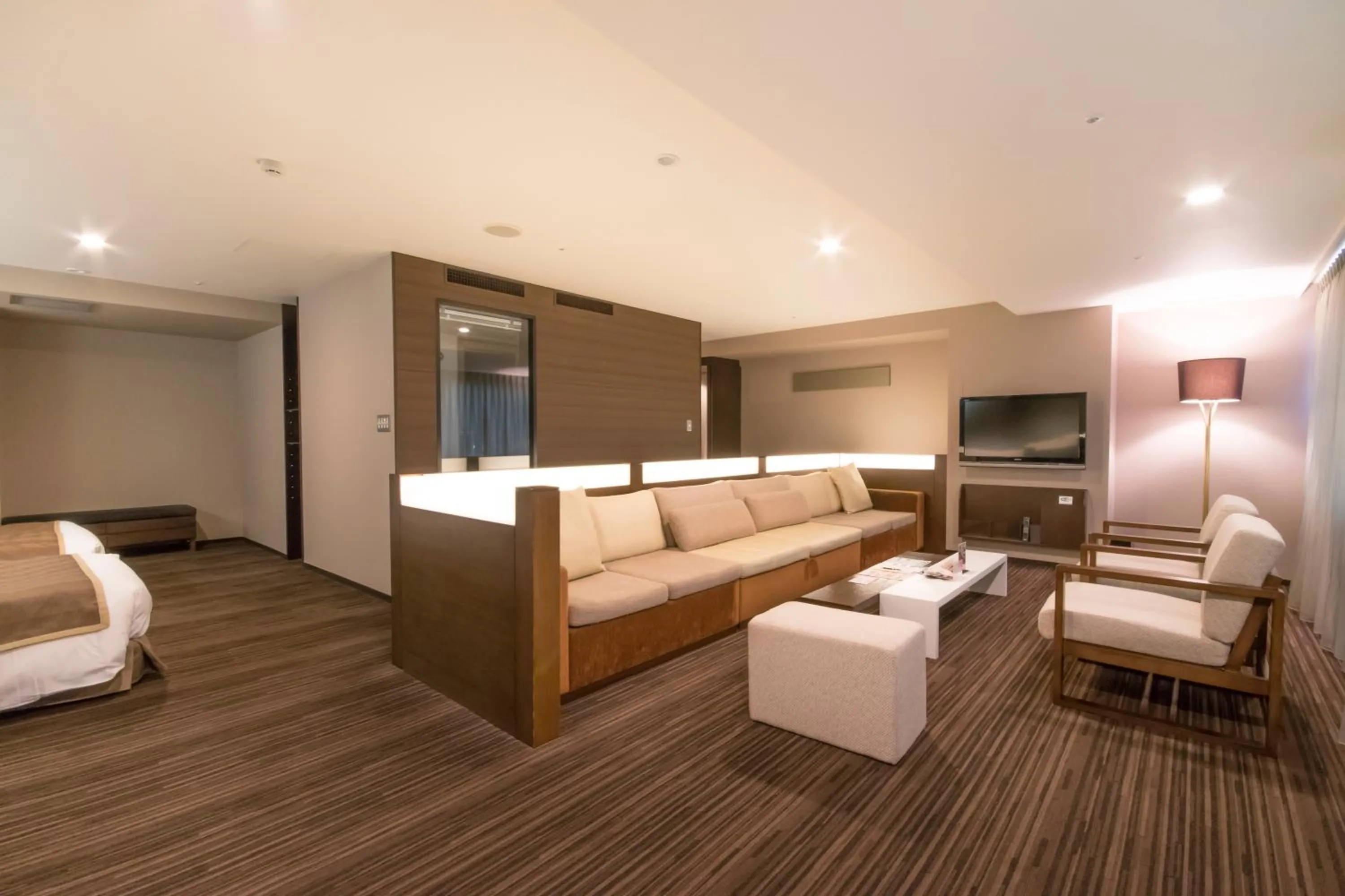 Living room, Bed in Hotel Epinard Nasu