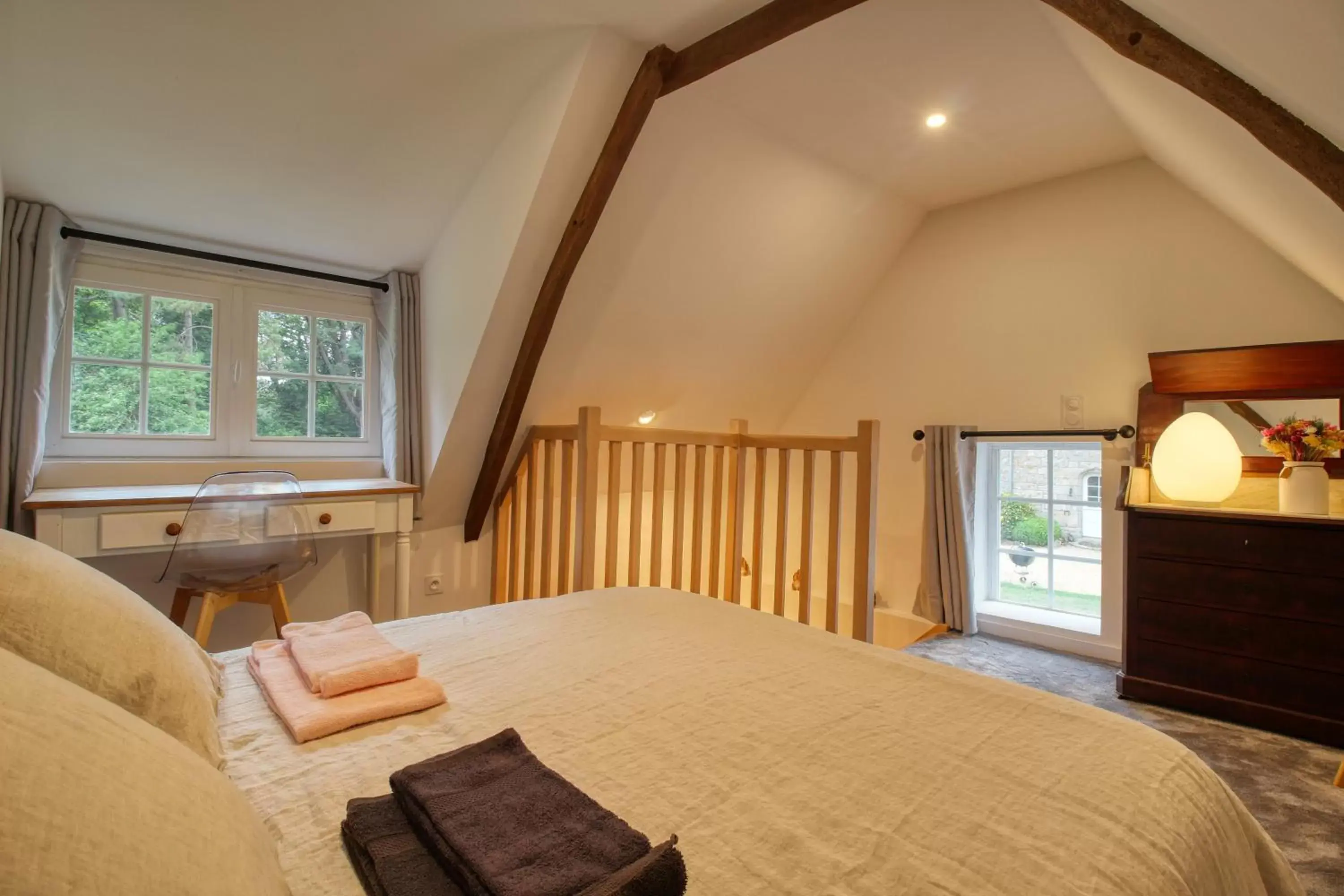 Bed in KERBELEG, ferme-manoir du XVè siècle, chambres grand confort