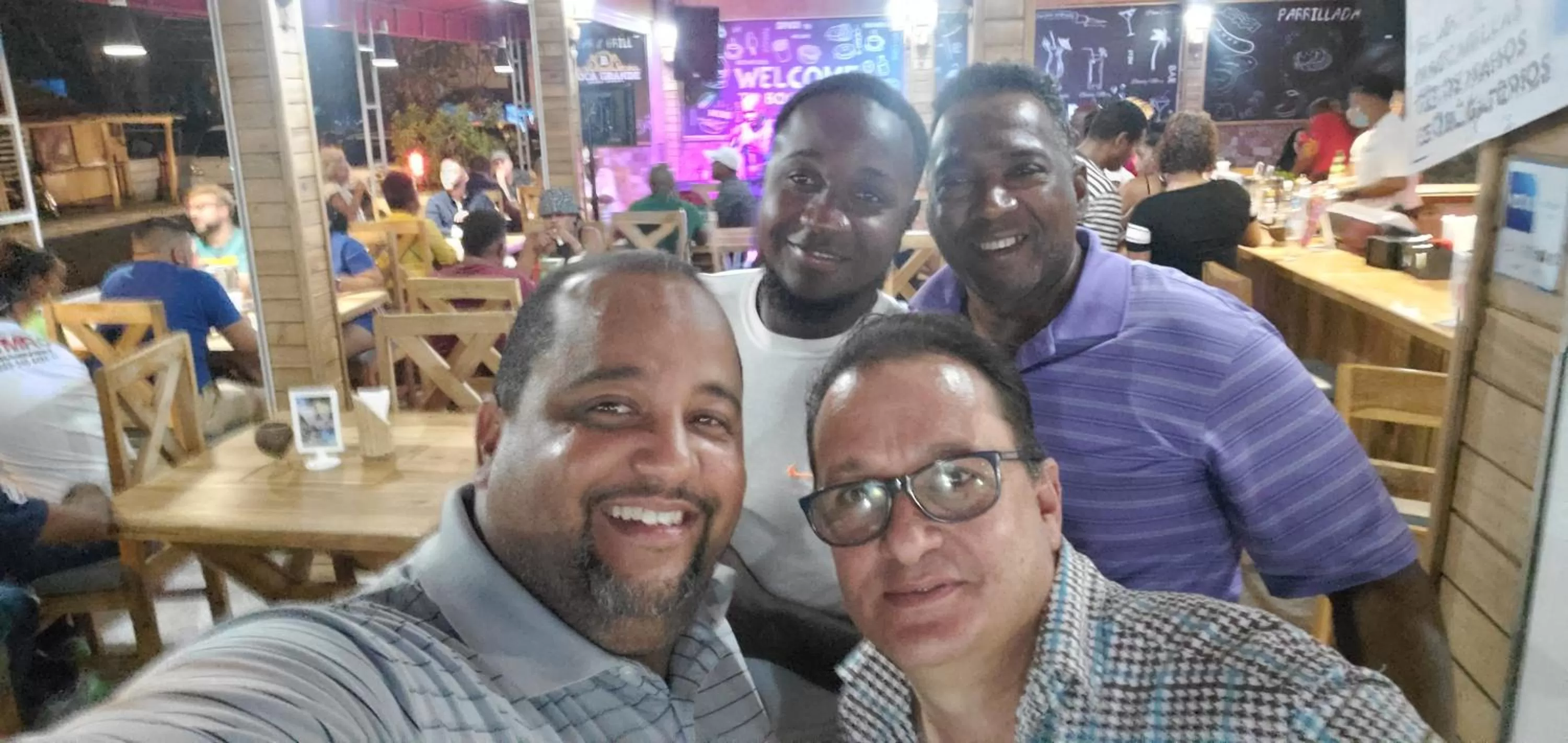 Restaurant/places to eat in Boca Grande Hotel Suites