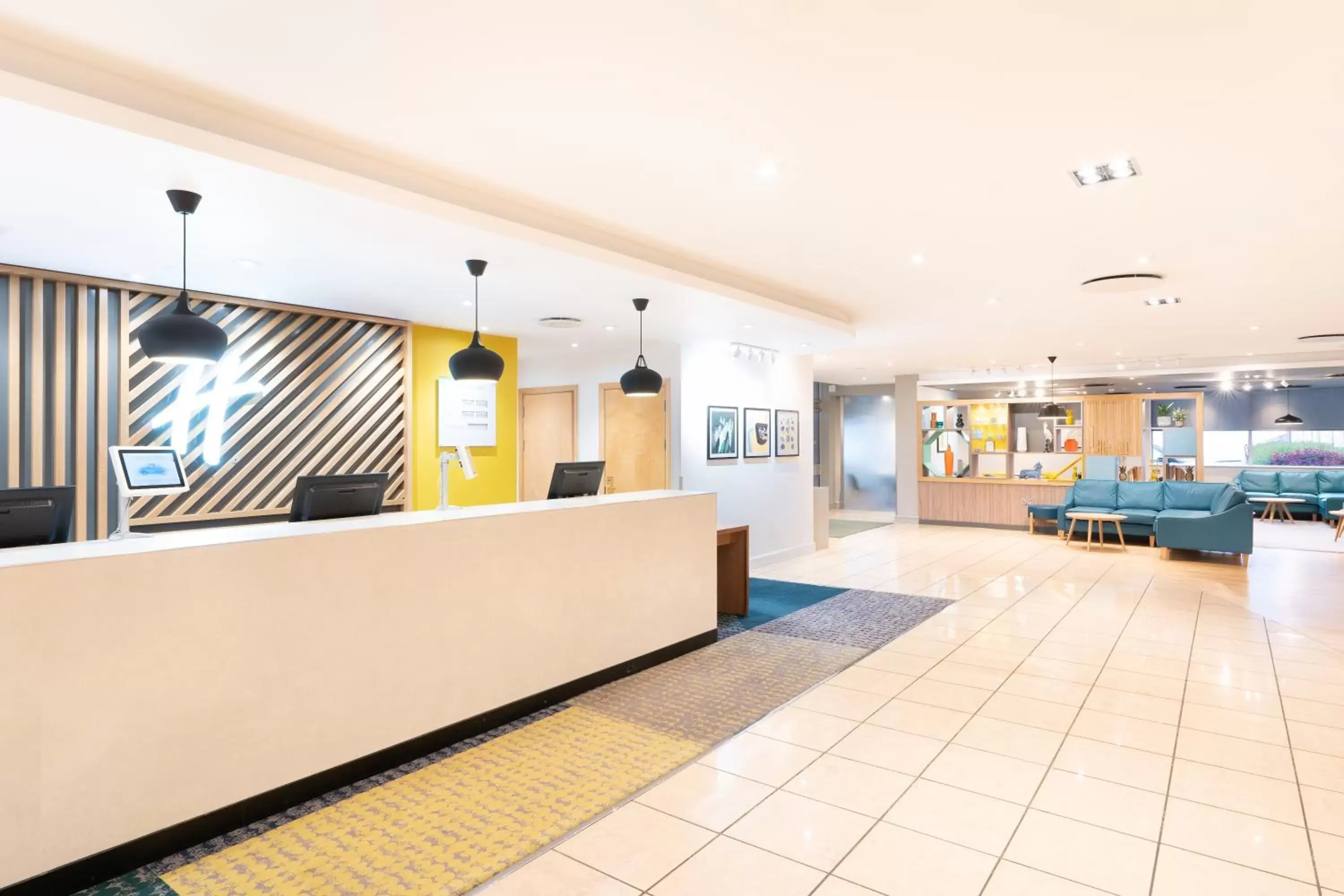 Lobby or reception, Lobby/Reception in Holiday Inn Southampton Eastleigh, an IHG Hotel