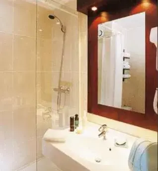 Shower, Bathroom in Mercator