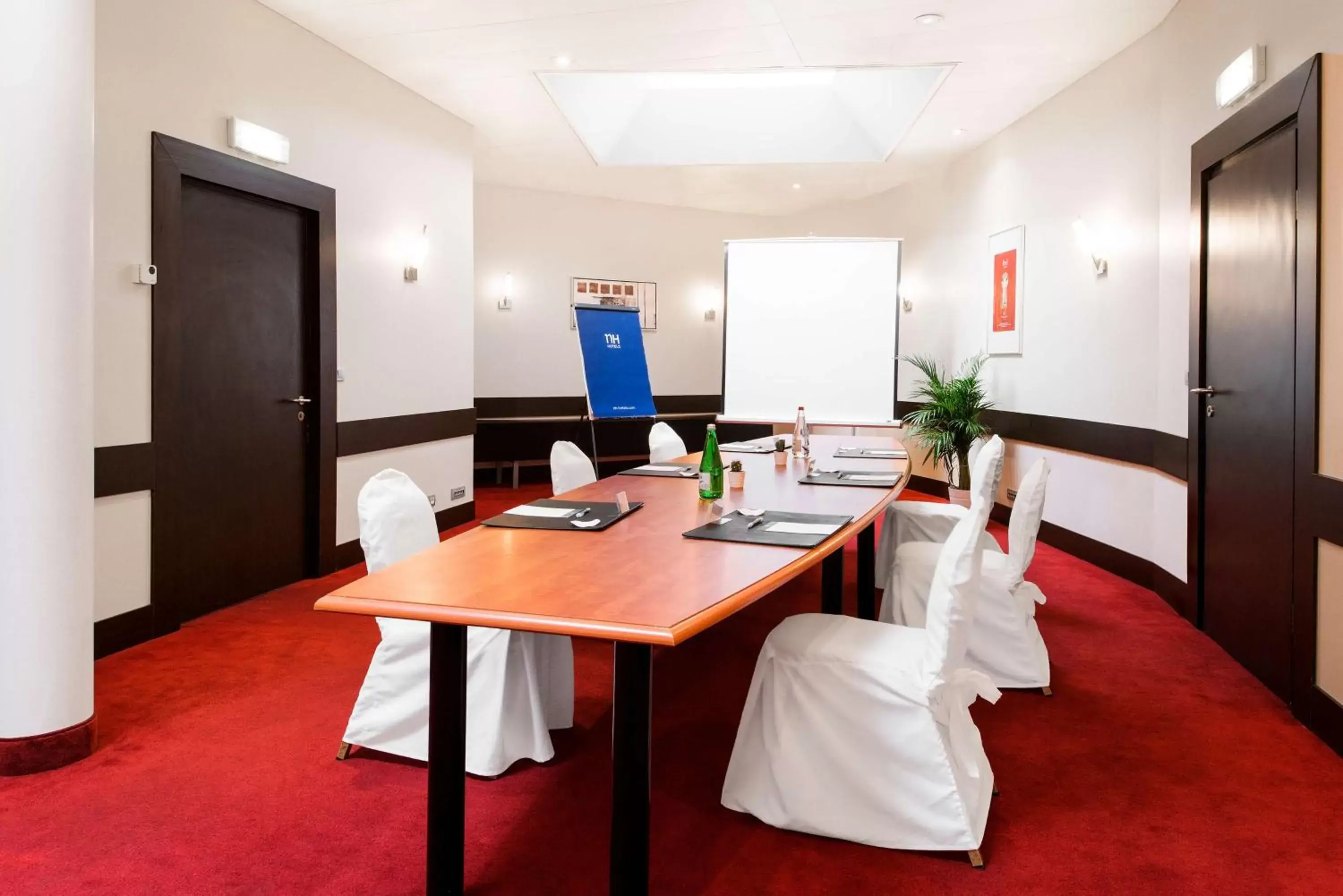 Meeting/conference room in NH Geneva Airport Hotel