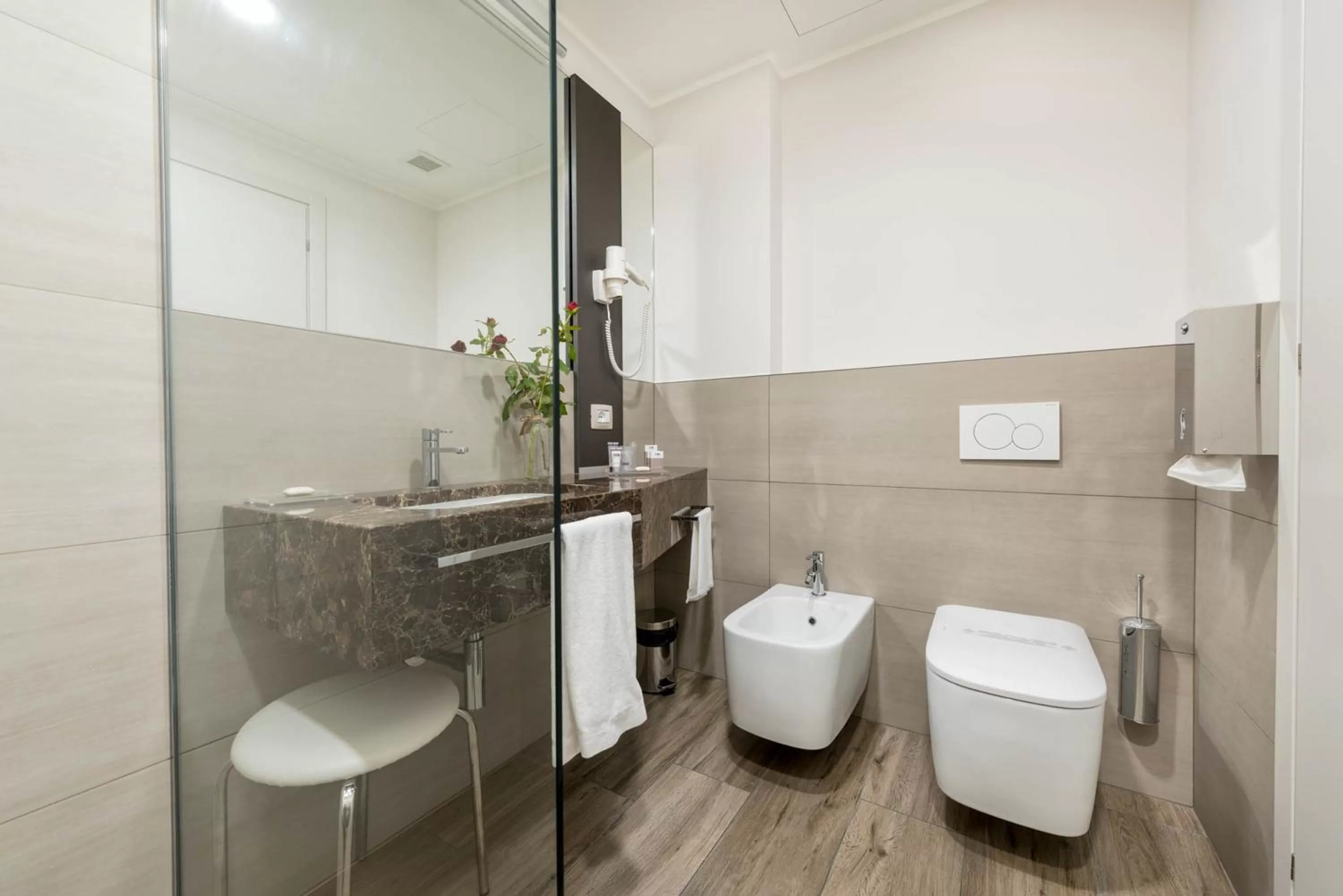 Shower in DB Hotel Verona Airport Congress & Spa