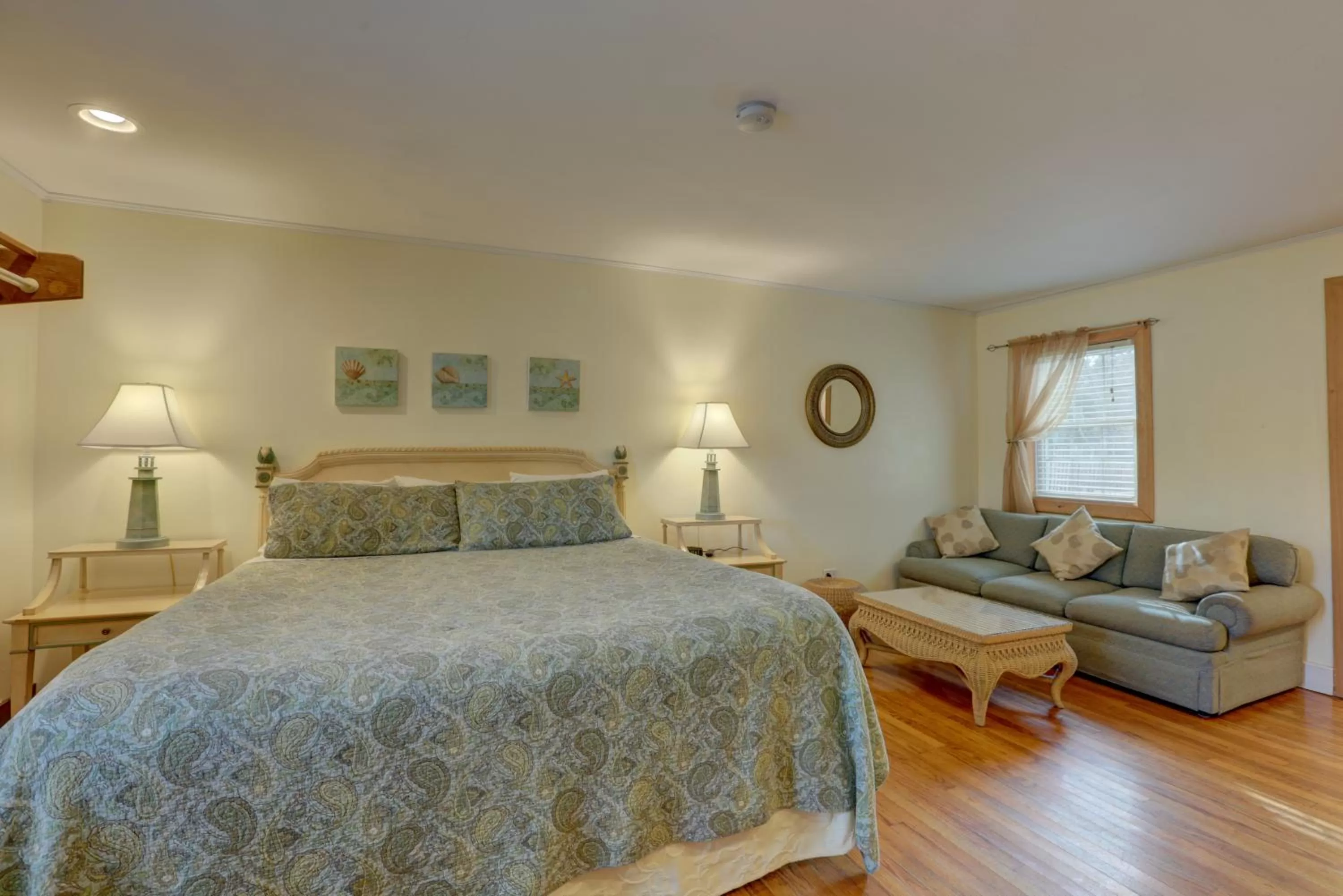 King Studio with Sofa Bed in Cape Pines Motel