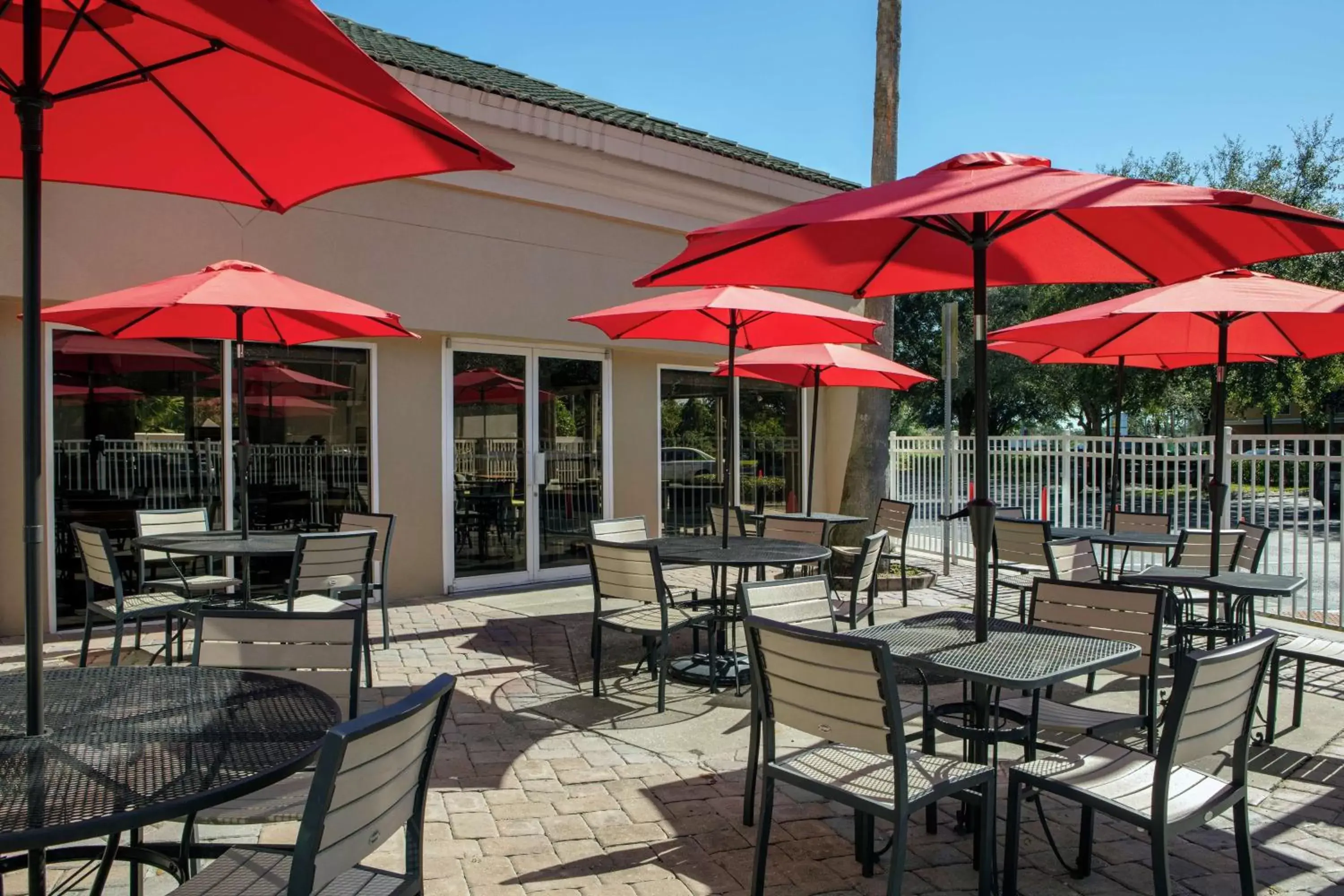 Property building, Restaurant/Places to Eat in Hampton Inn Lake Buena Vista / Orlando