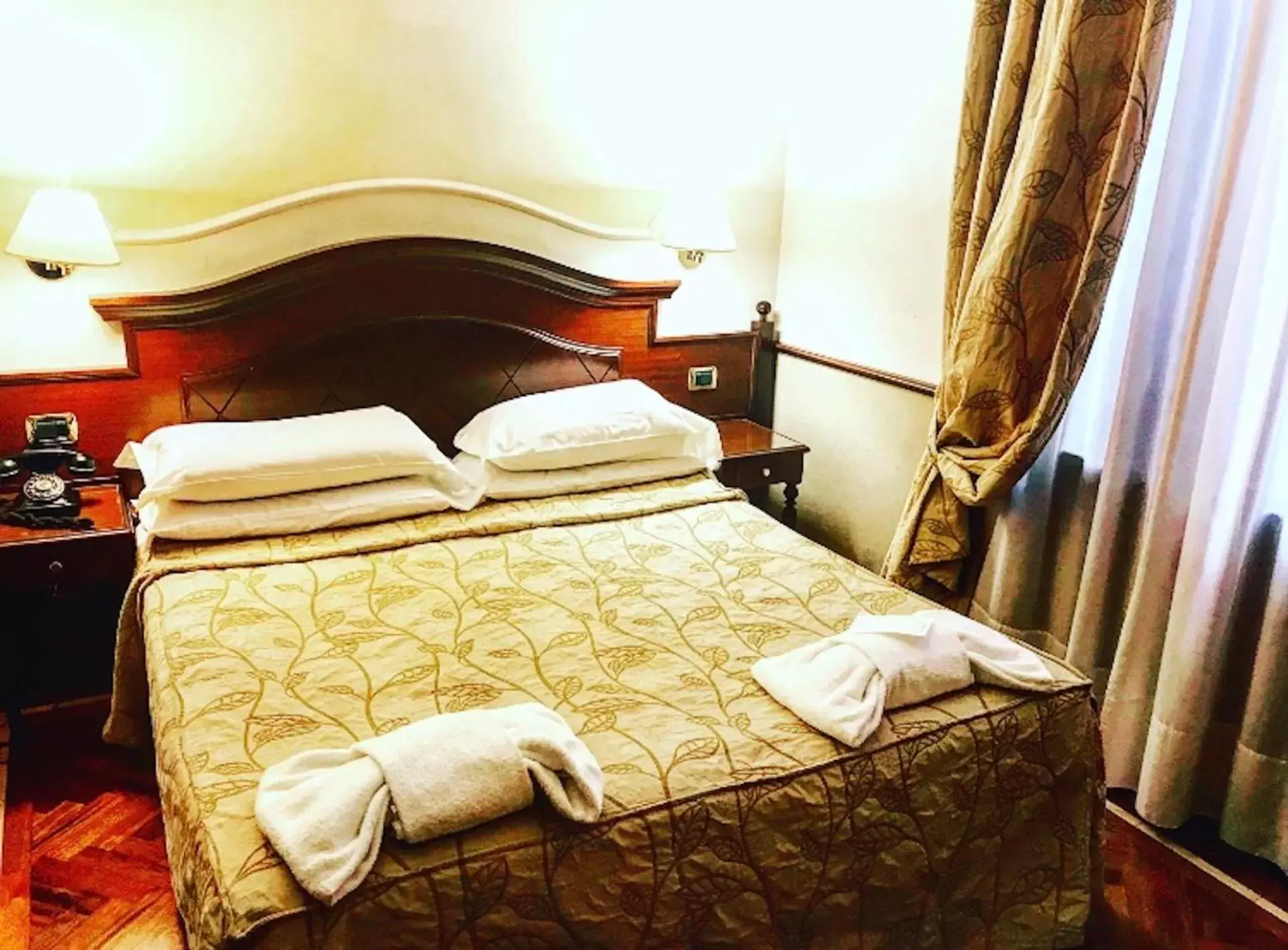 Bed in Hotel Best Roma