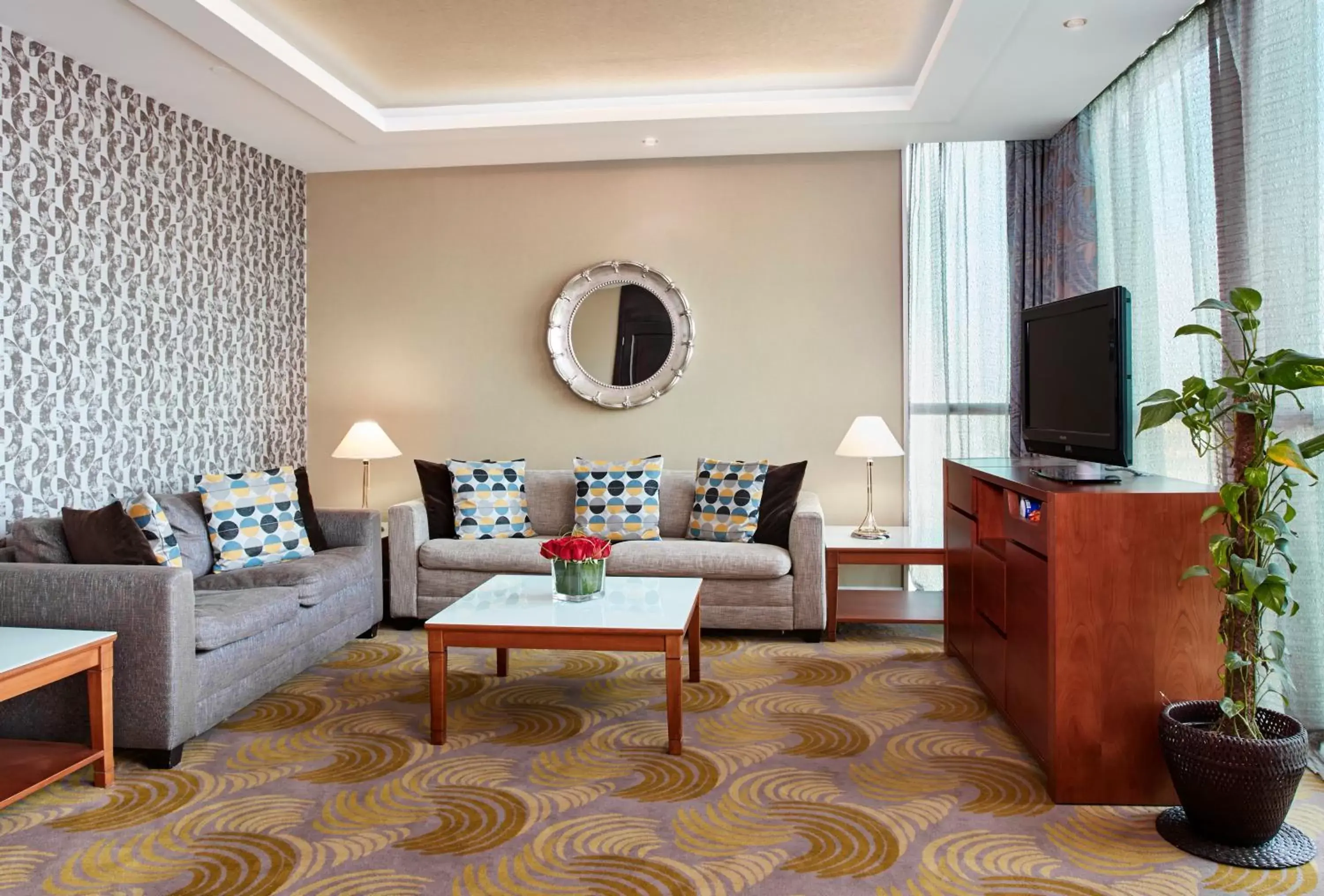 Photo of the whole room, Lounge/Bar in Holiday Inn Kuwait Al Thuraya City, an IHG Hotel