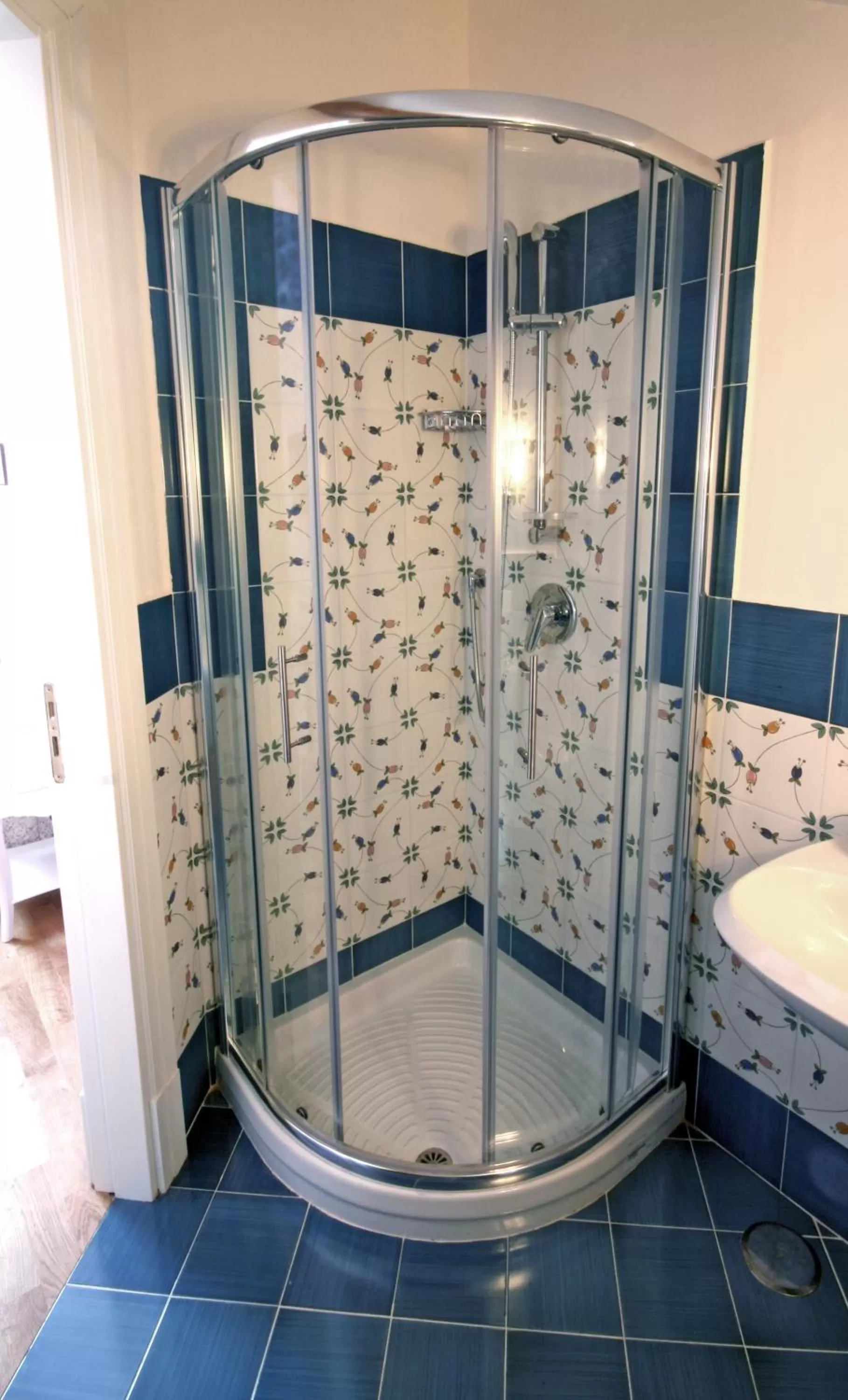 Bathroom in The Secret Garden Relais