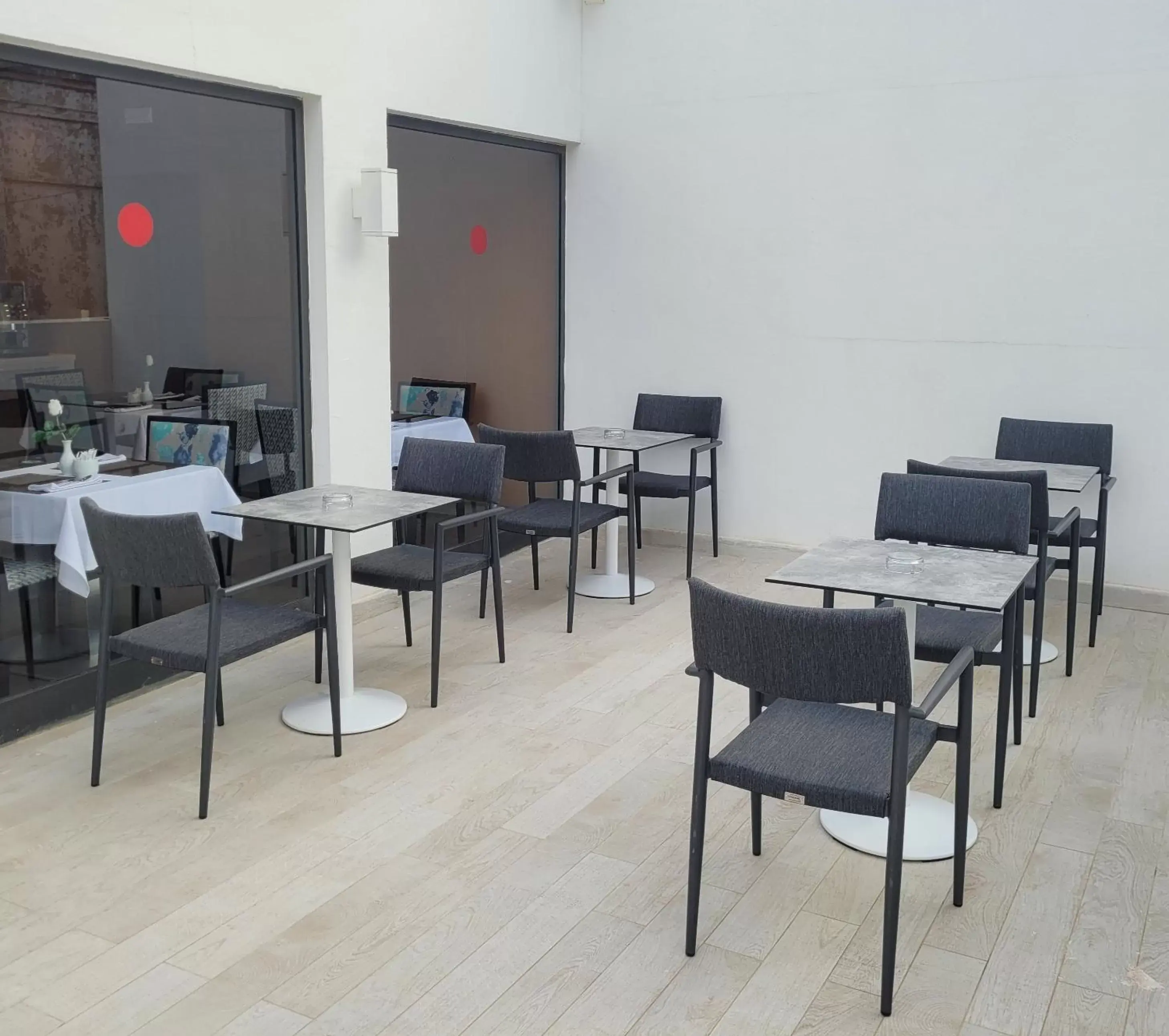 Patio, Restaurant/Places to Eat in Hotel Tiba