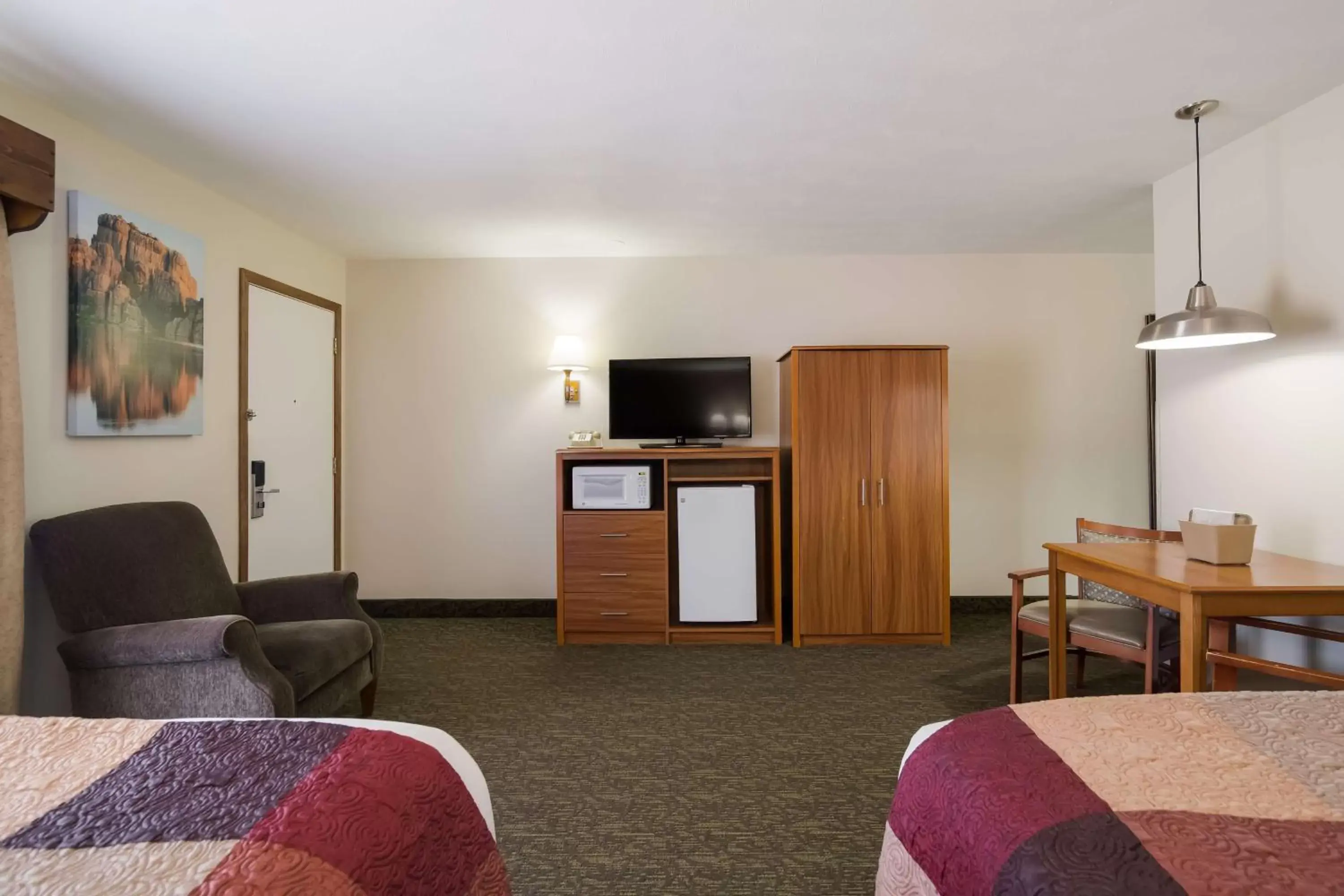 Bedroom, TV/Entertainment Center in Best Western Graham's