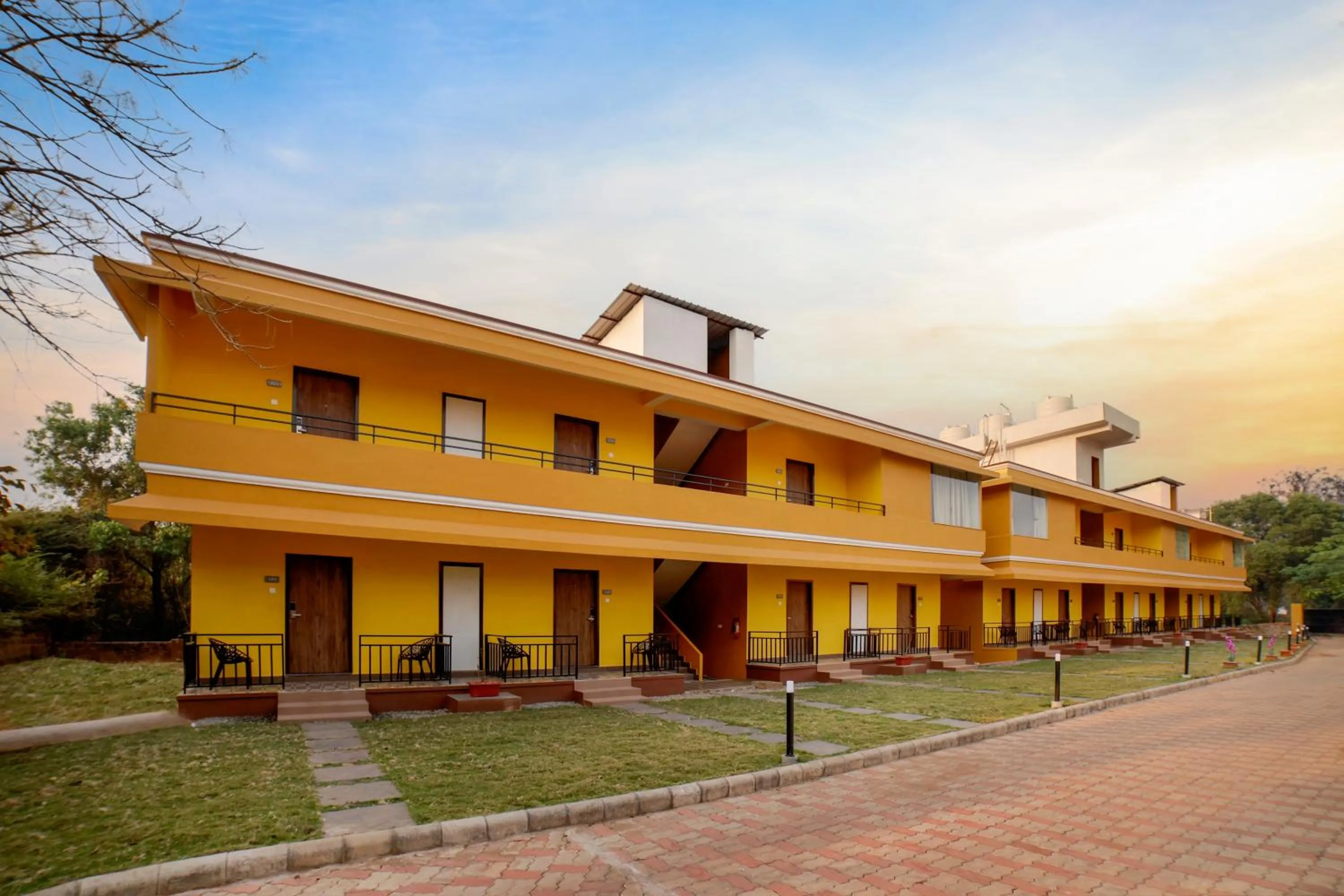 Facade/entrance in Sterling Karwar