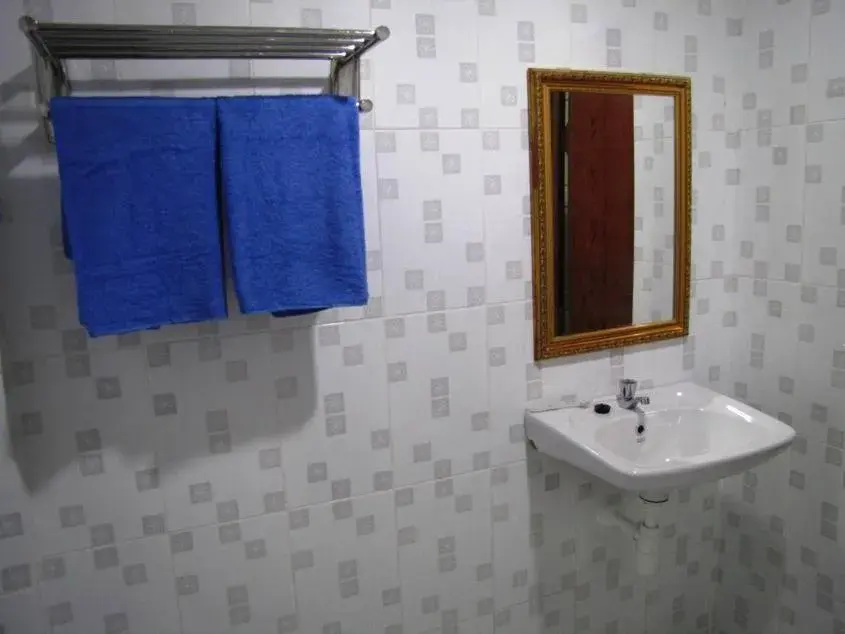 Bathroom in Hotel Mitra Garden
