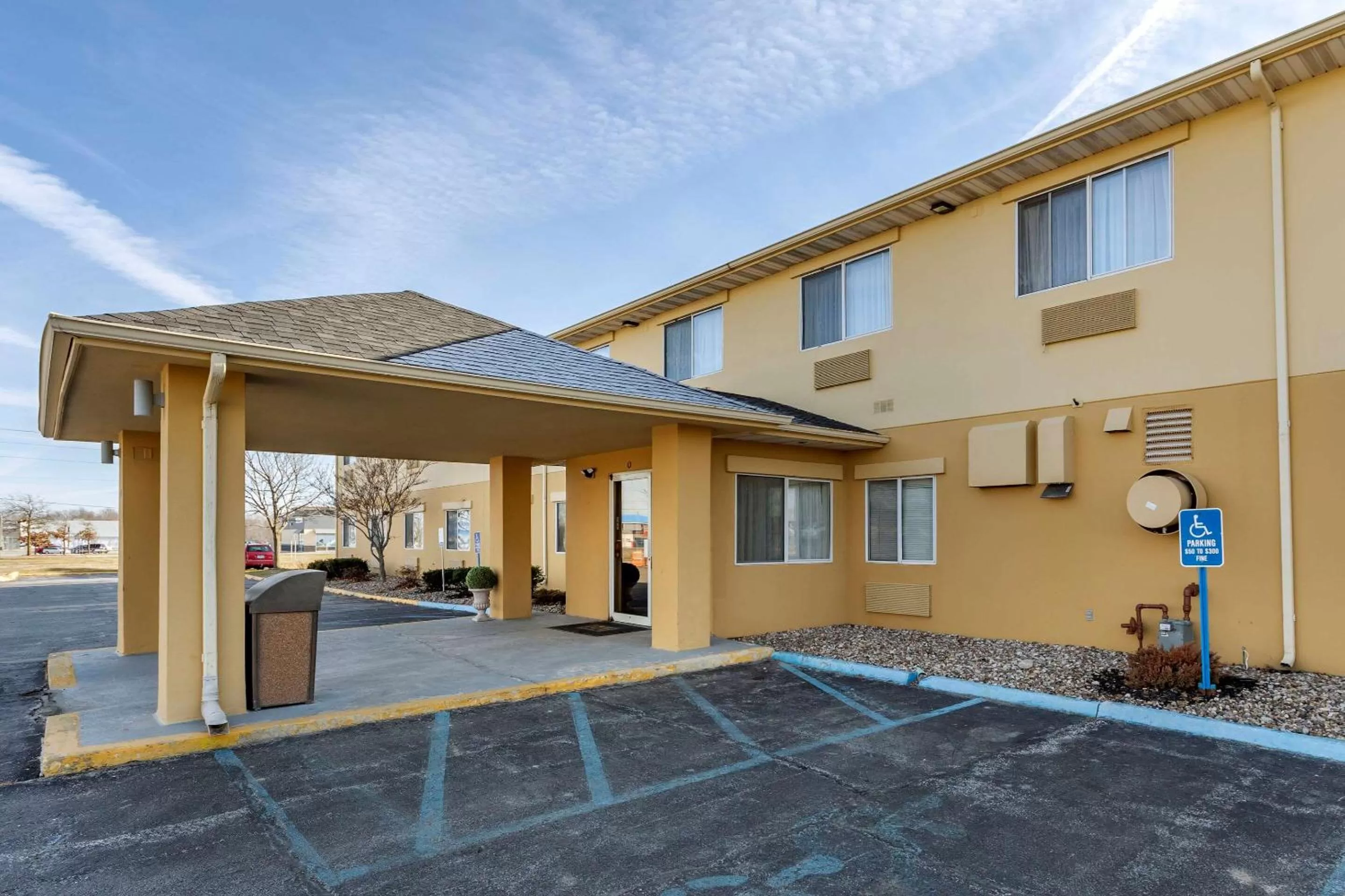 Property building in Quality Inn Kirksville